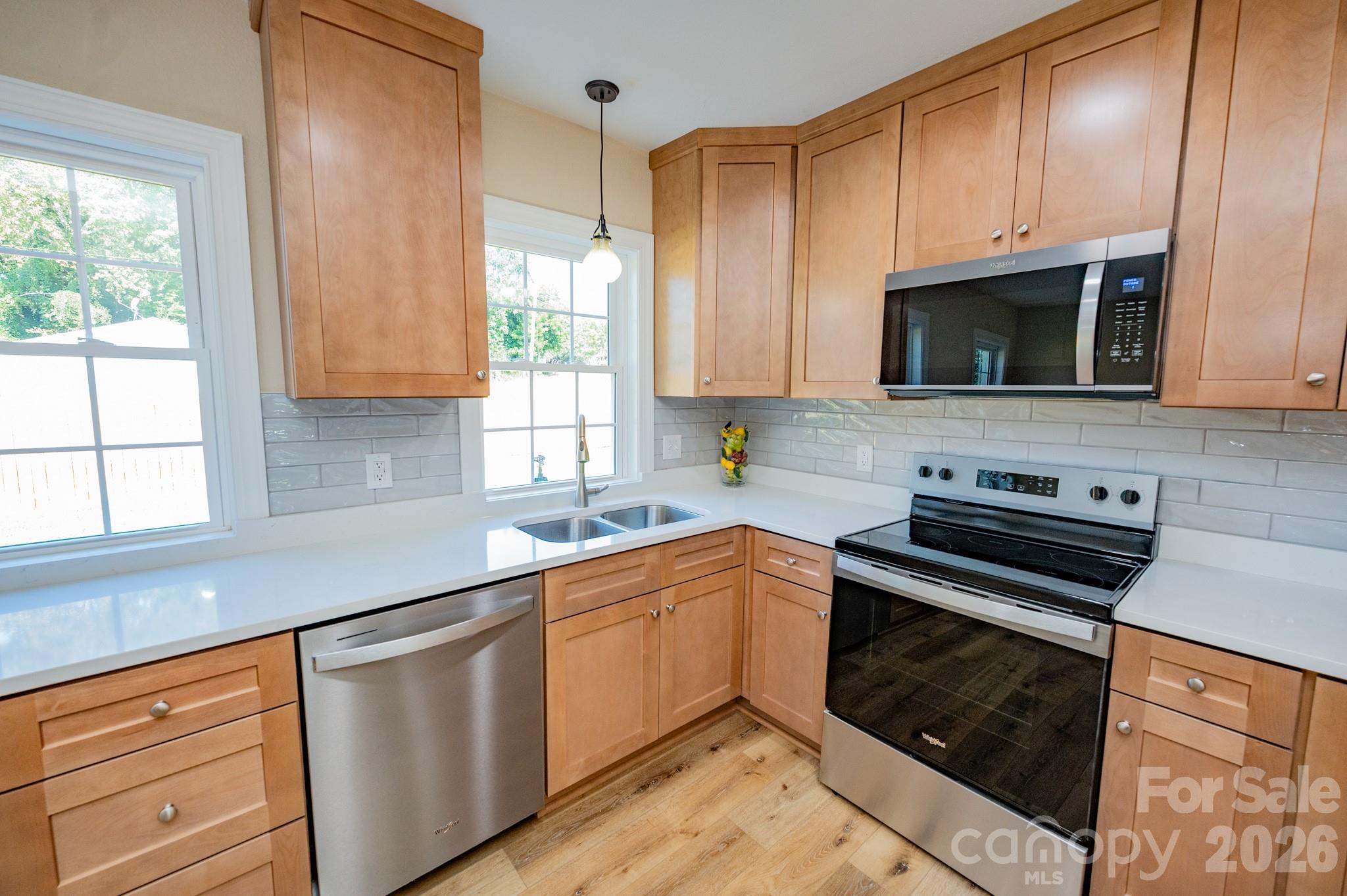118 Alexander Street — Forest City