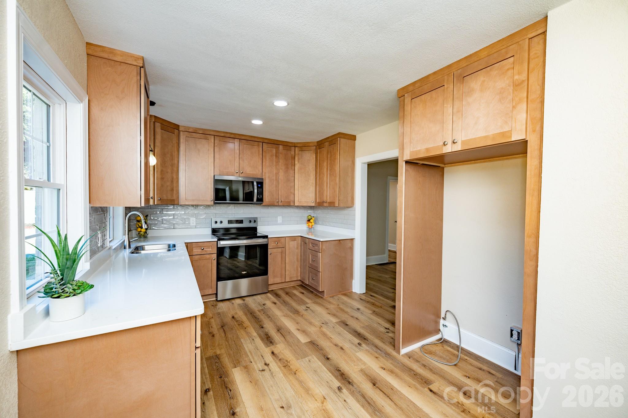 118 Alexander Street — Forest City