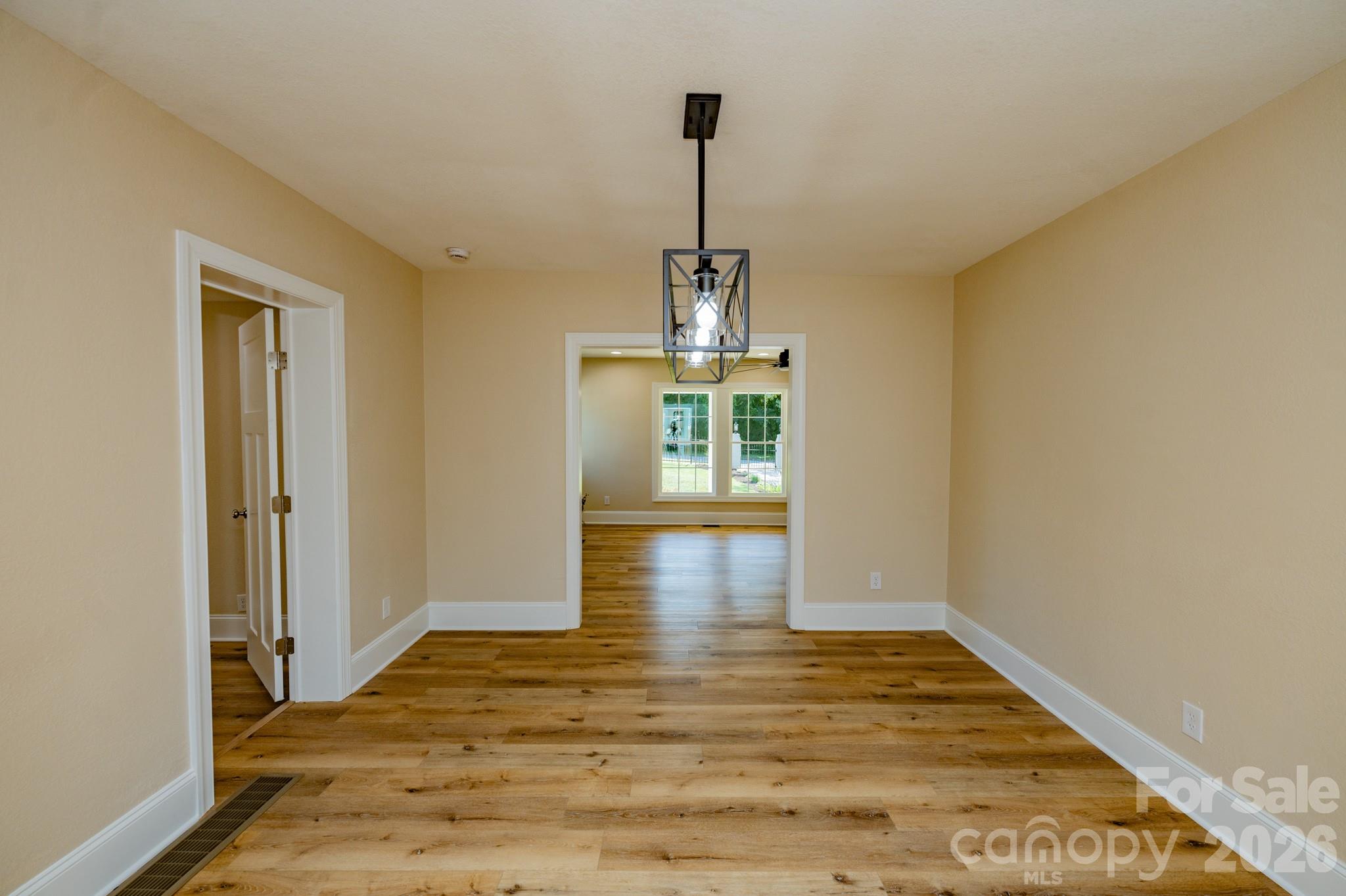 118 Alexander Street — Forest City