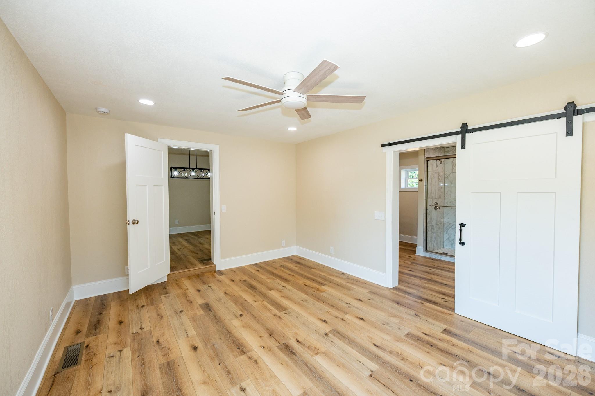 118 Alexander Street — Forest City