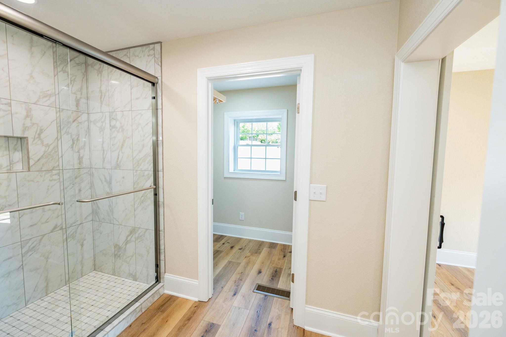 118 Alexander Street — Forest City