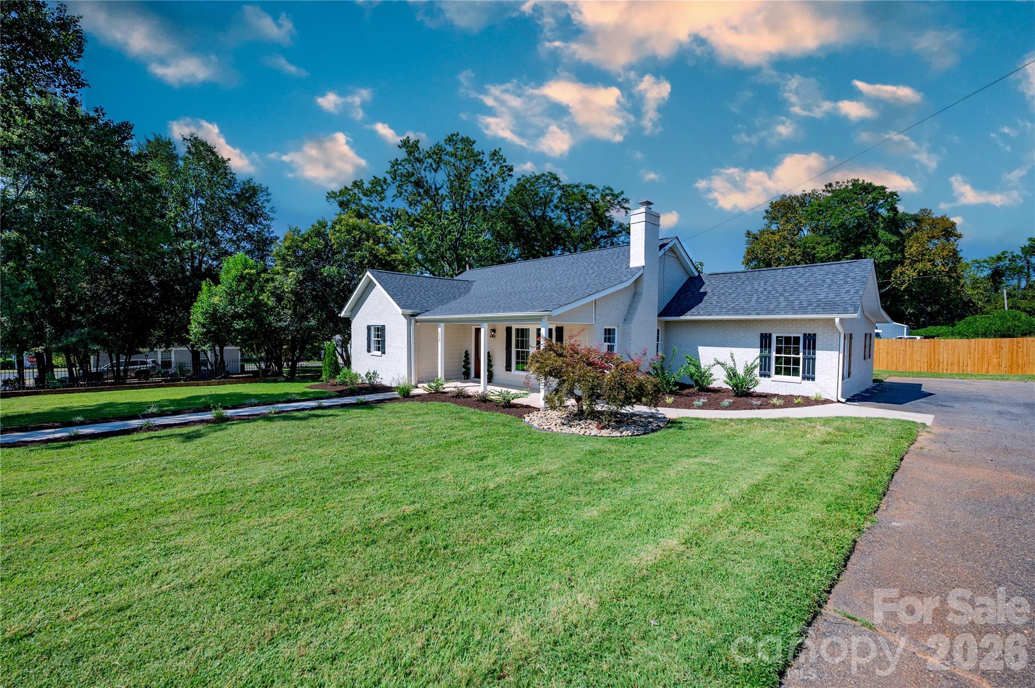 118 Alexander Street — Forest City