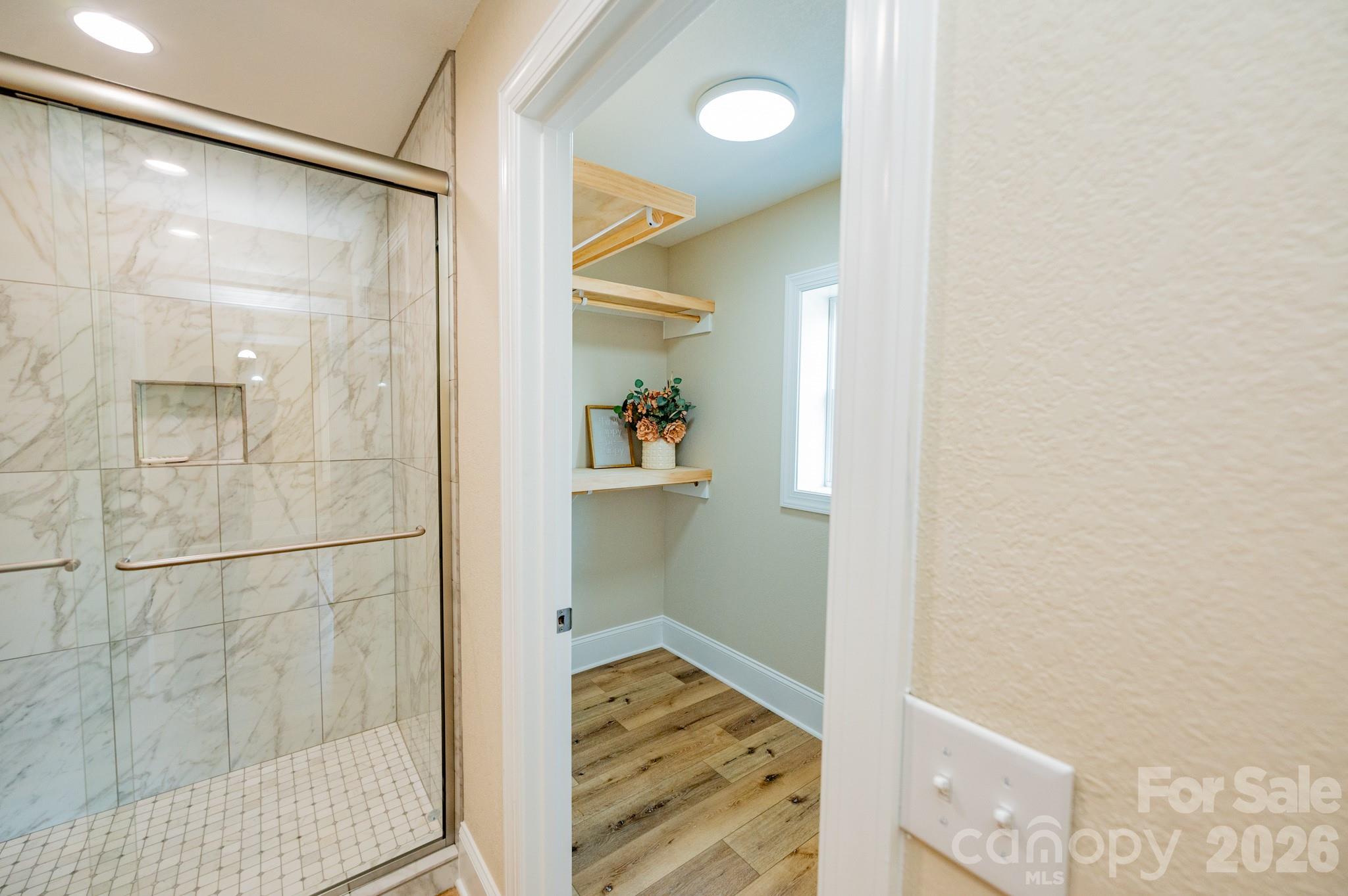 118 Alexander Street — Forest City