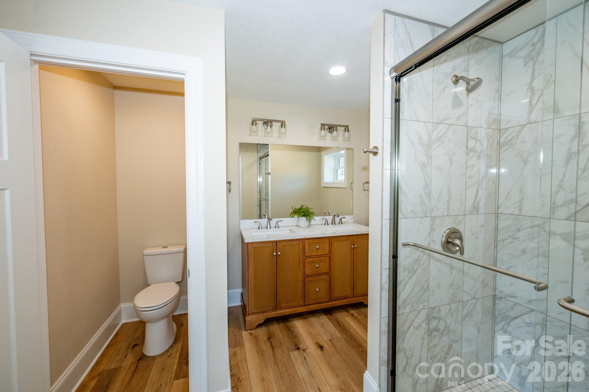 118 Alexander Street — Forest City