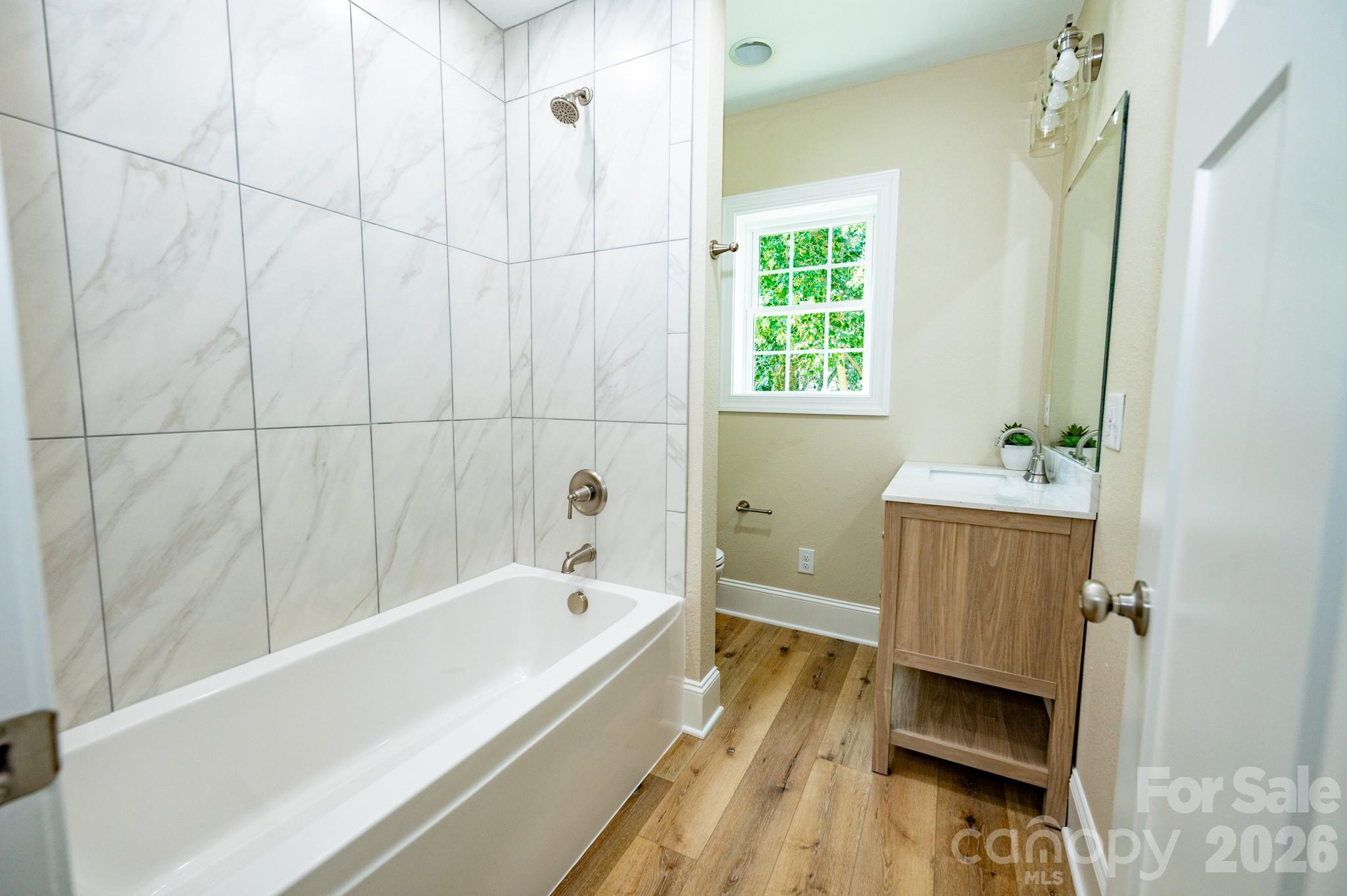 118 Alexander Street — Forest City