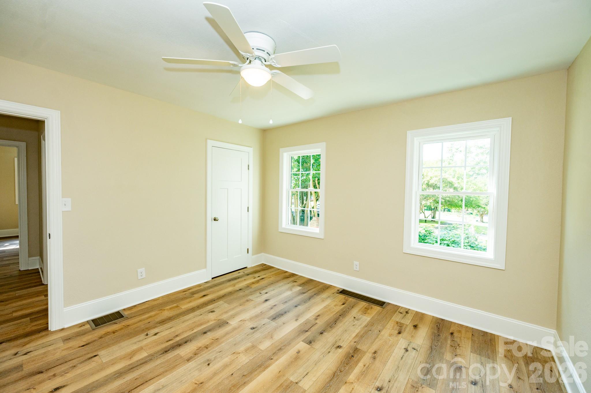 118 Alexander Street — Forest City
