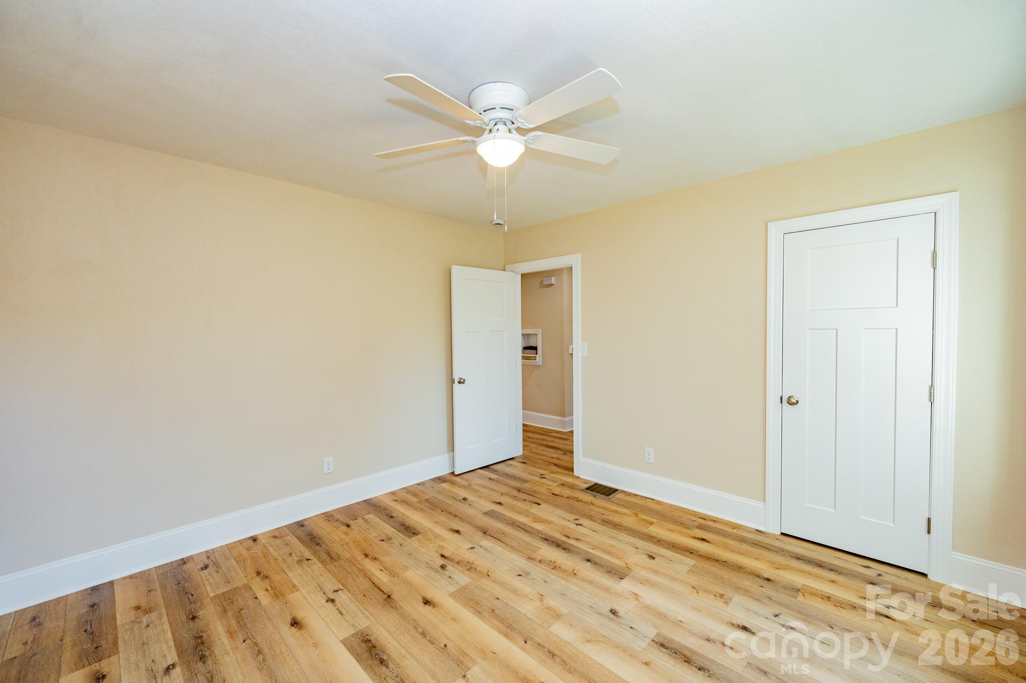 118 Alexander Street — Forest City
