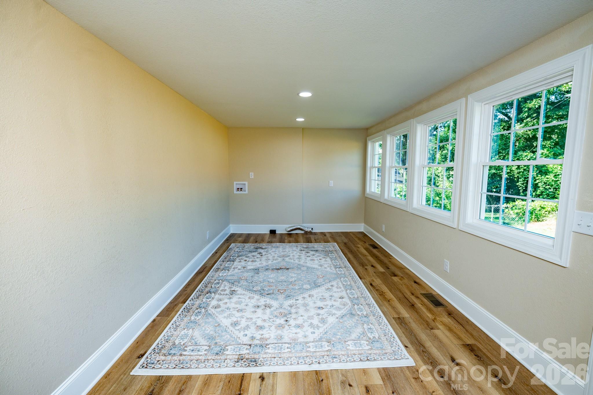 118 Alexander Street — Forest City