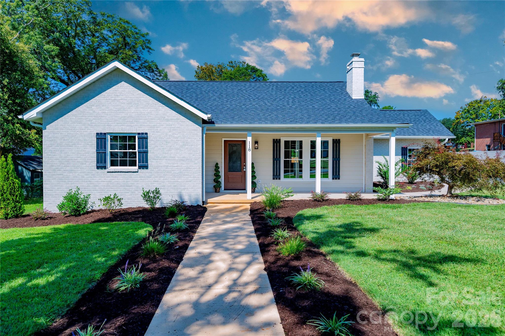 118 Alexander Street — Forest City
