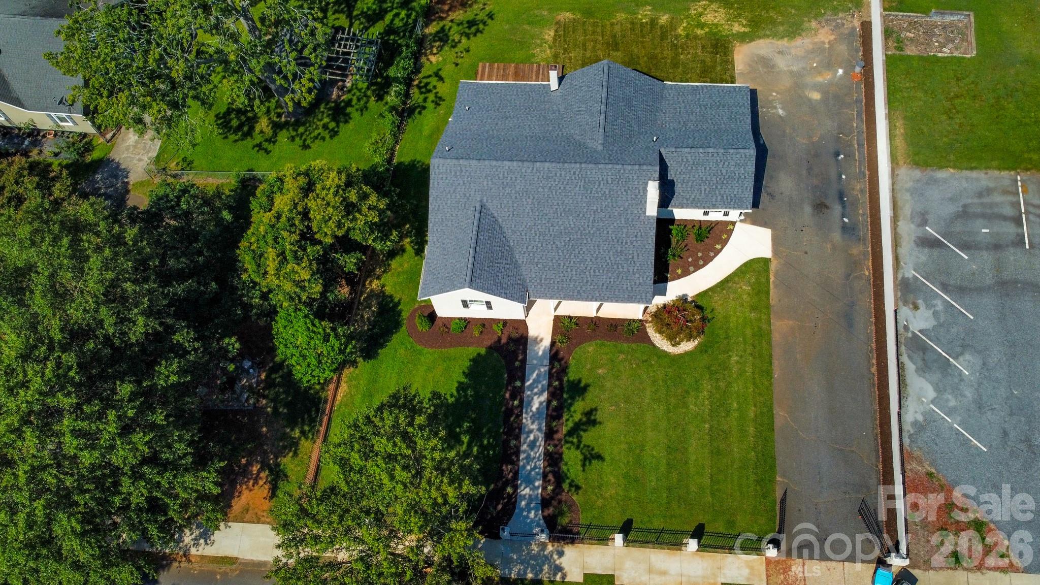 118 Alexander Street — Forest City