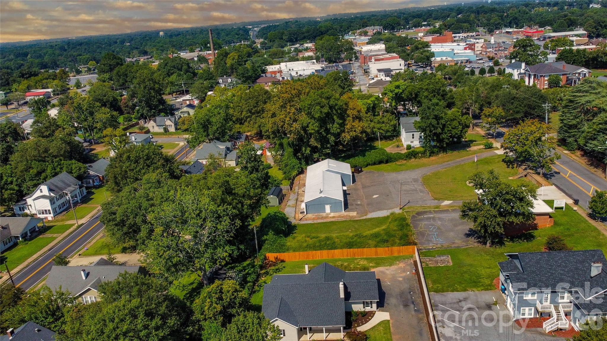 118 Alexander Street — Forest City