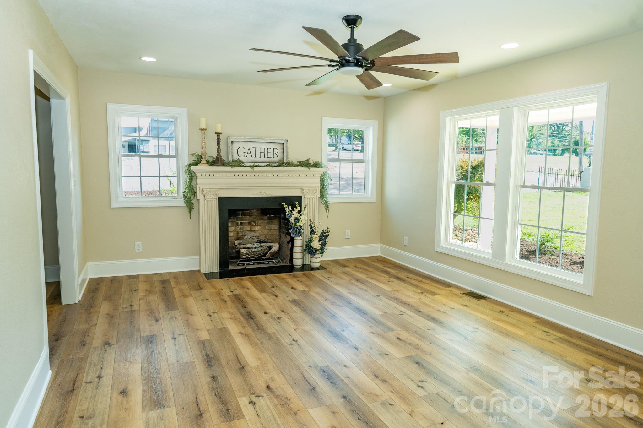 118 Alexander Street — Forest City