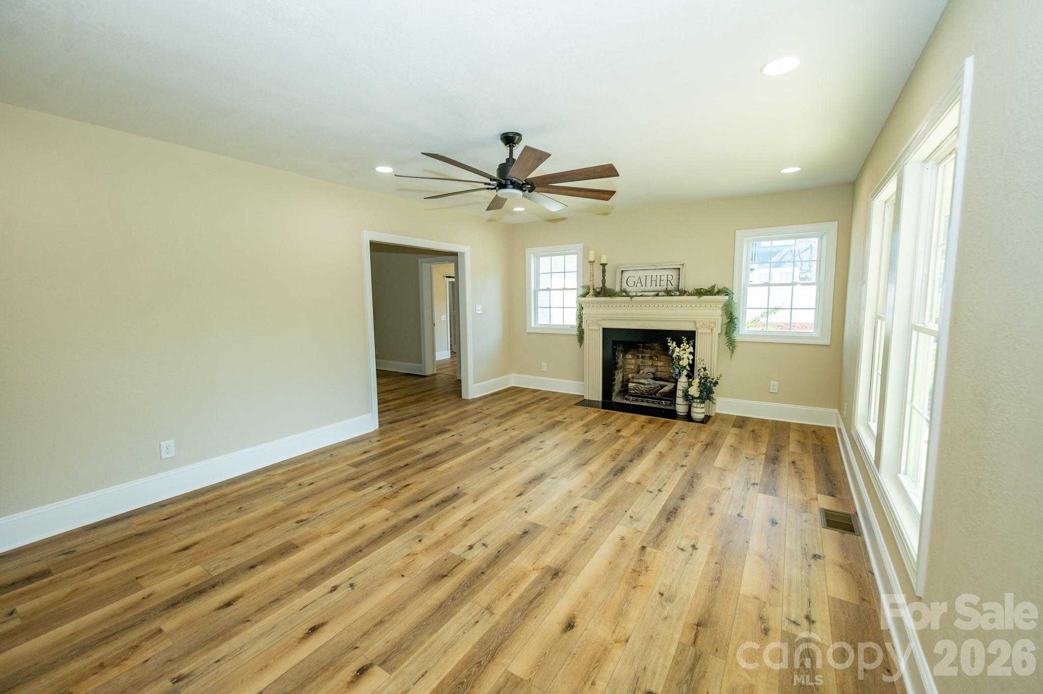118 Alexander Street — Forest City