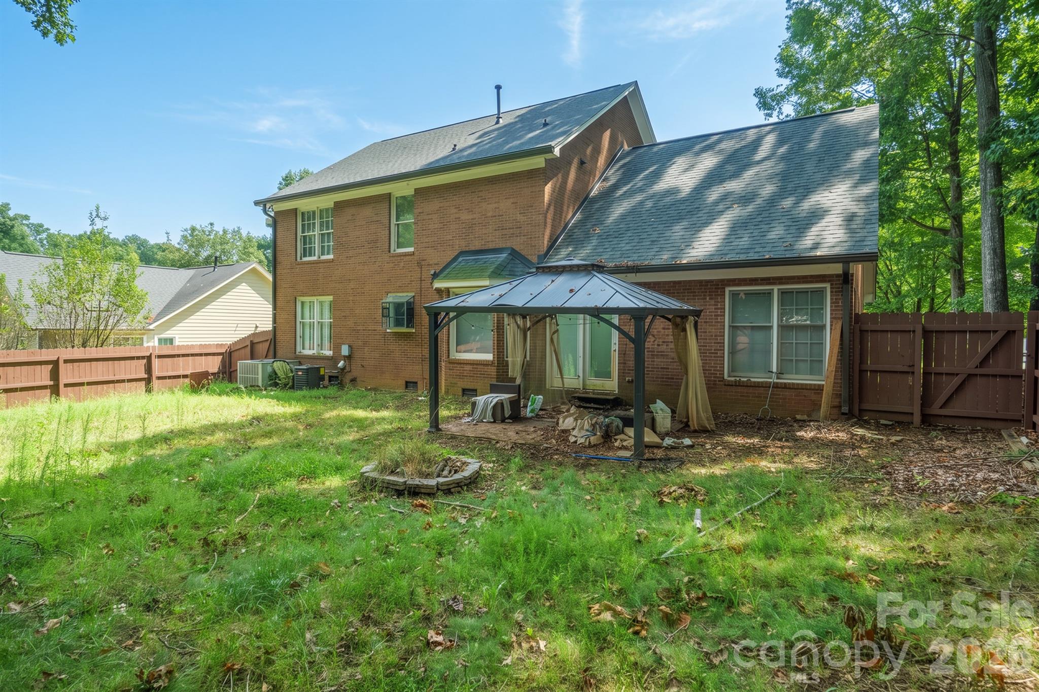 7801 Bridle Court — Charlotte