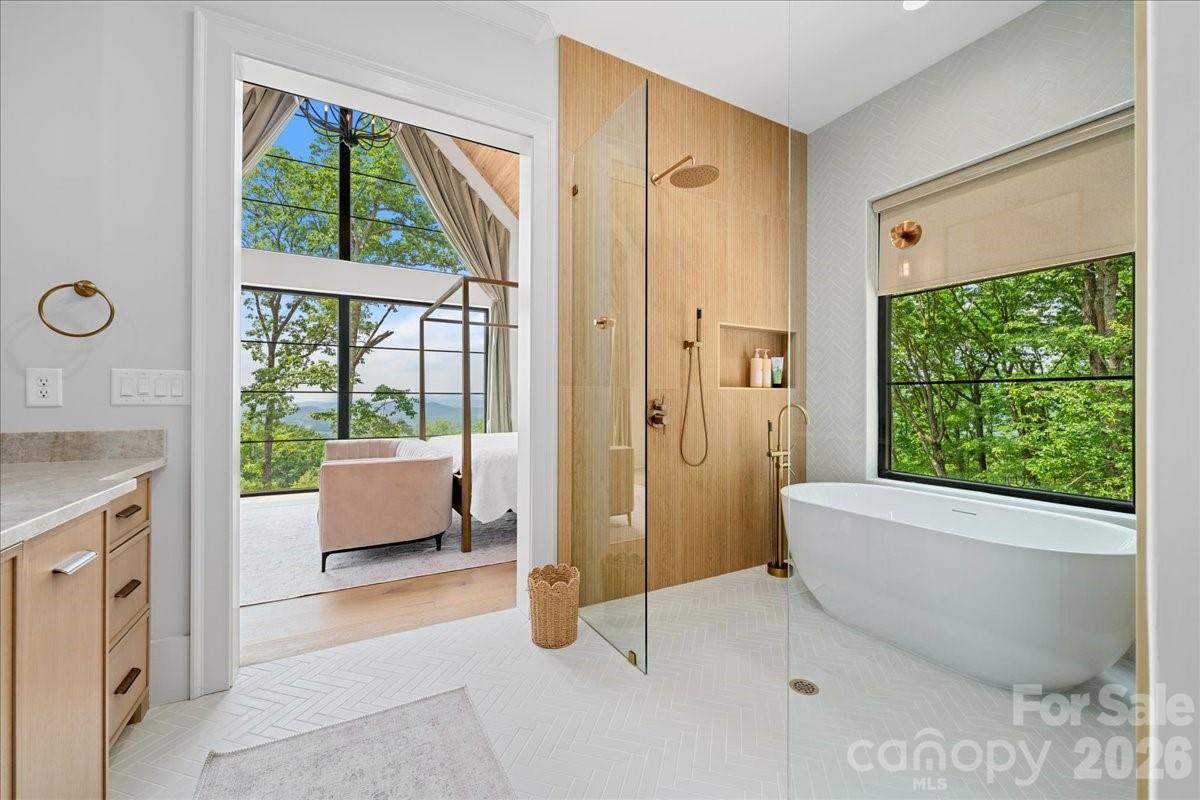 724 Grand Laurel Way — Brasstown