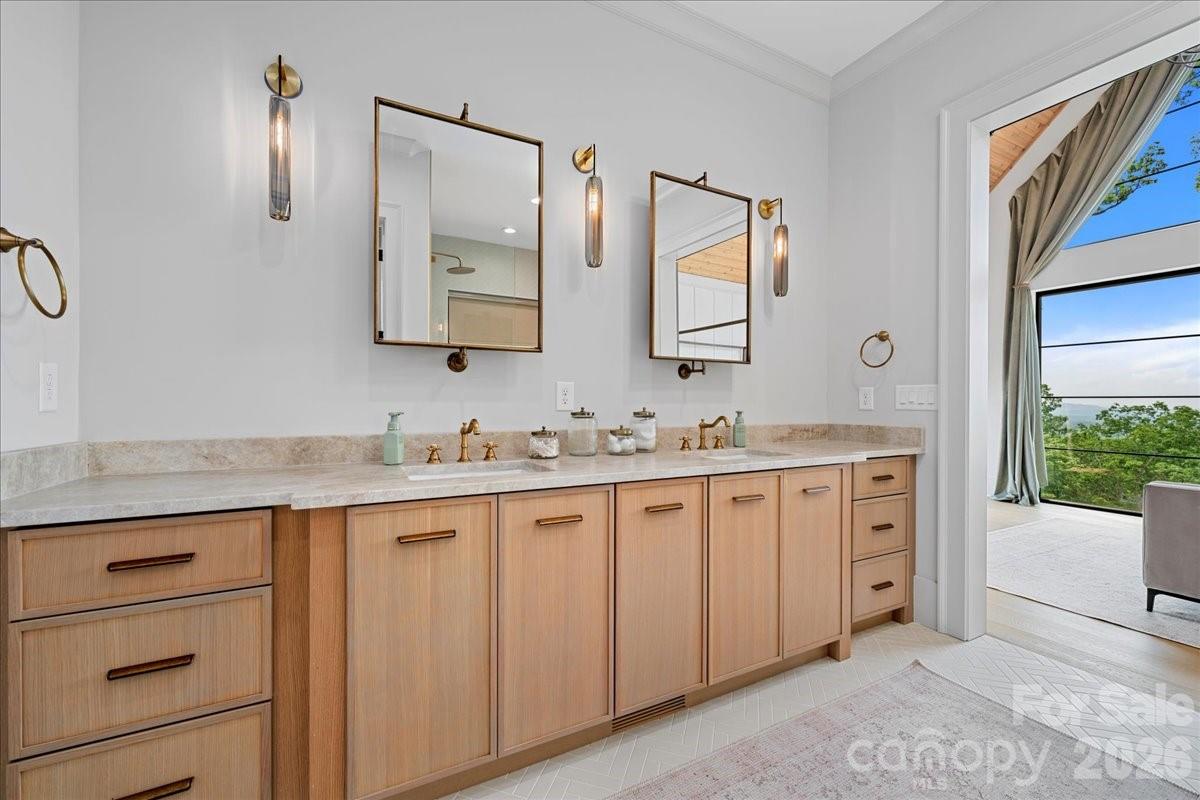 724 Grand Laurel Way — Brasstown