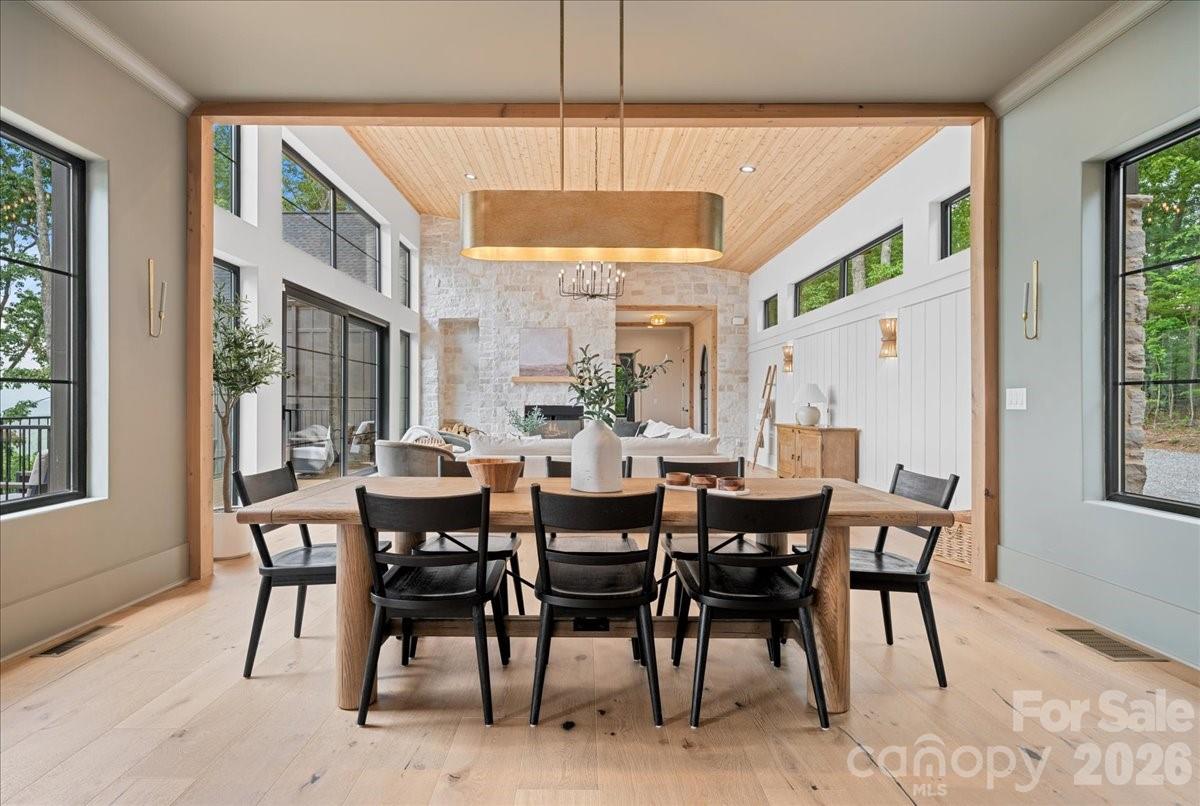 724 Grand Laurel Way — Brasstown