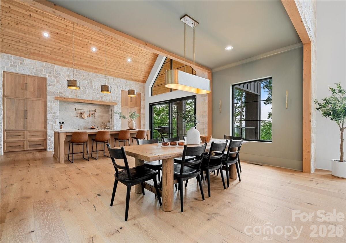 724 Grand Laurel Way — Brasstown
