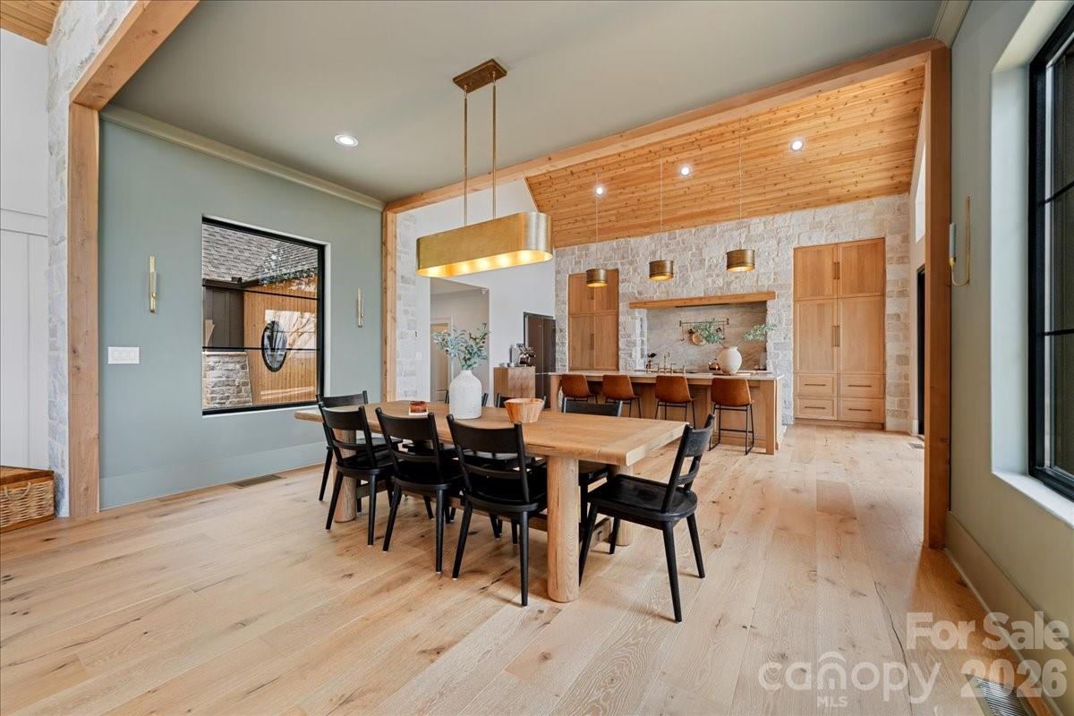 724 Grand Laurel Way — Brasstown