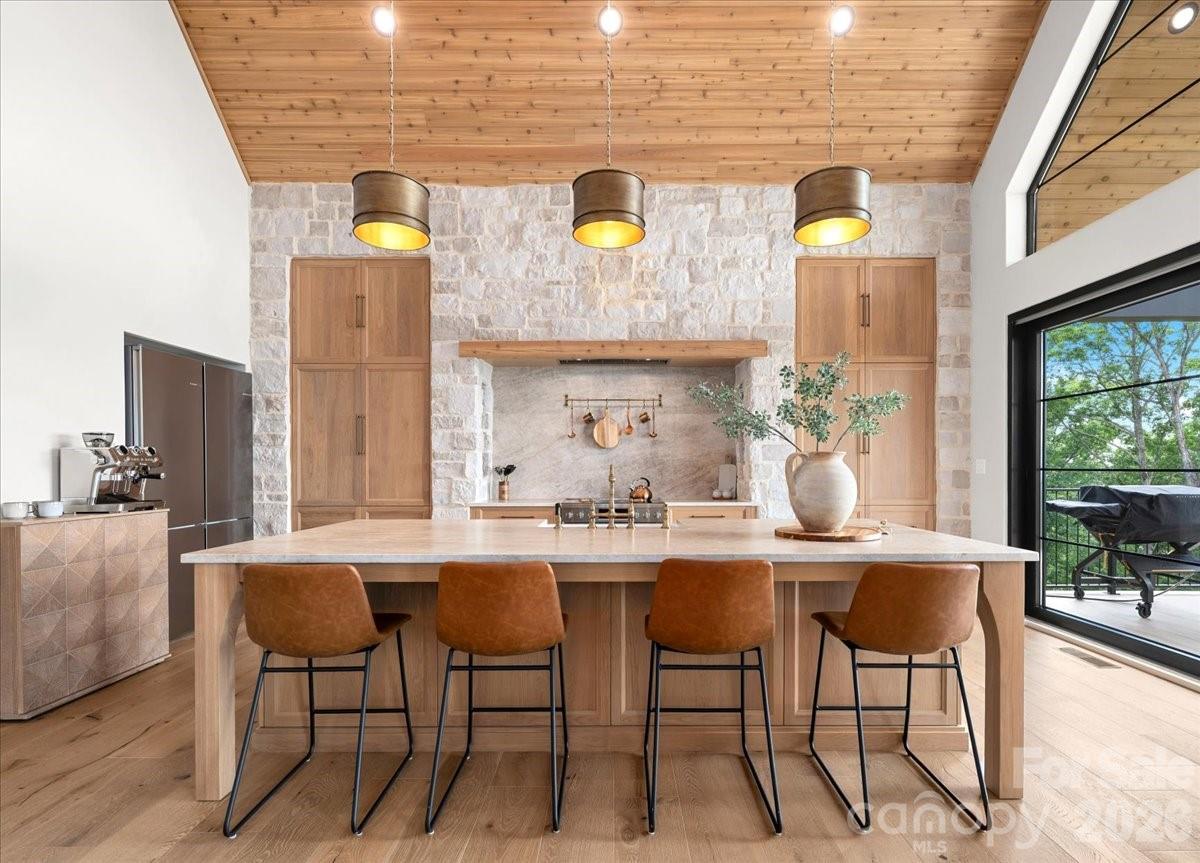724 Grand Laurel Way — Brasstown