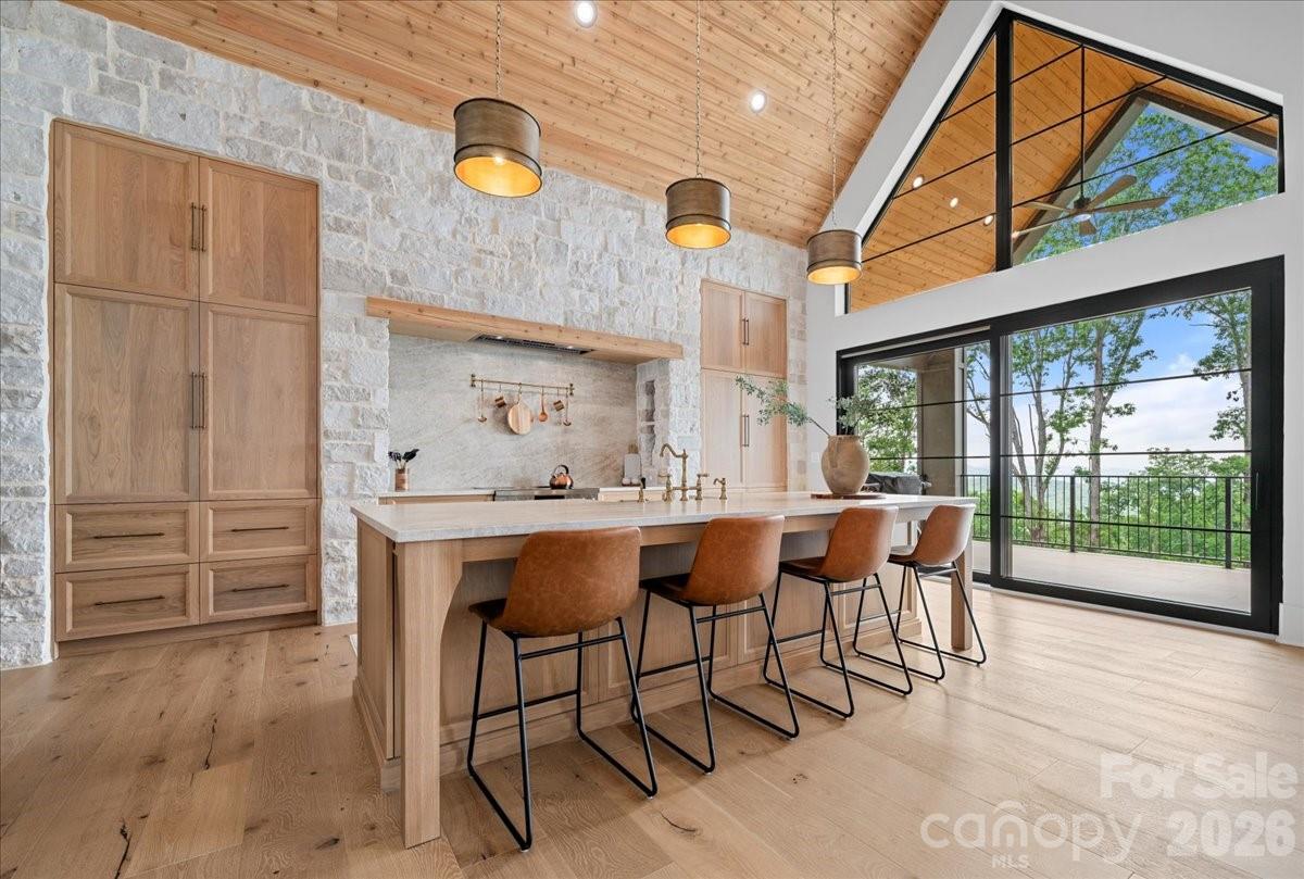724 Grand Laurel Way — Brasstown