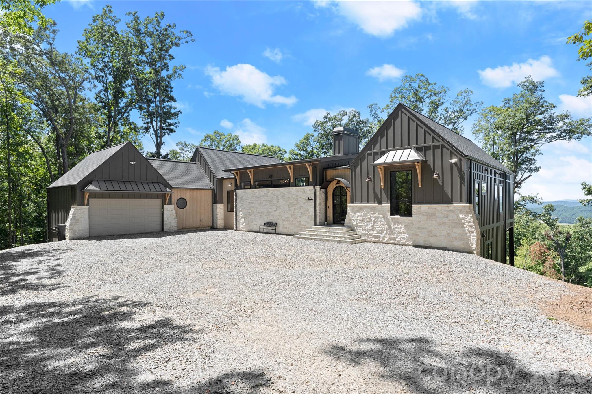 724 Grand Laurel Way — Brasstown