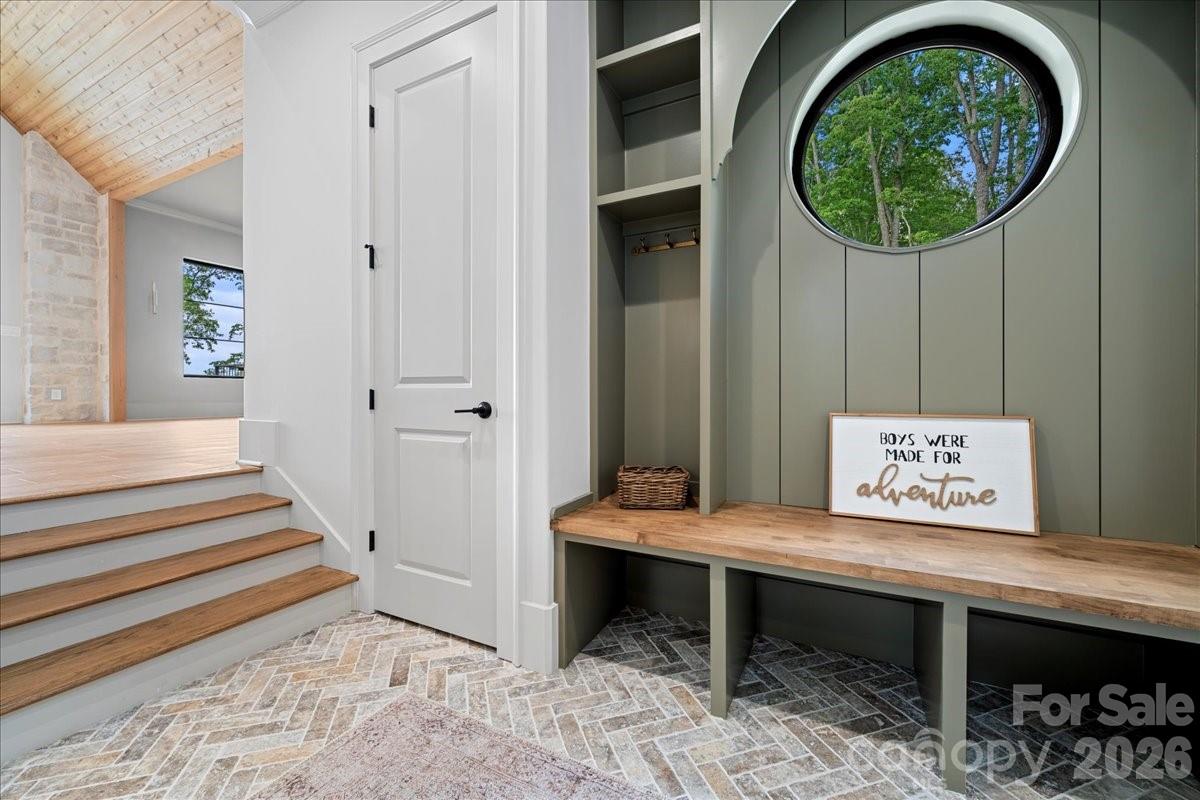 724 Grand Laurel Way — Brasstown