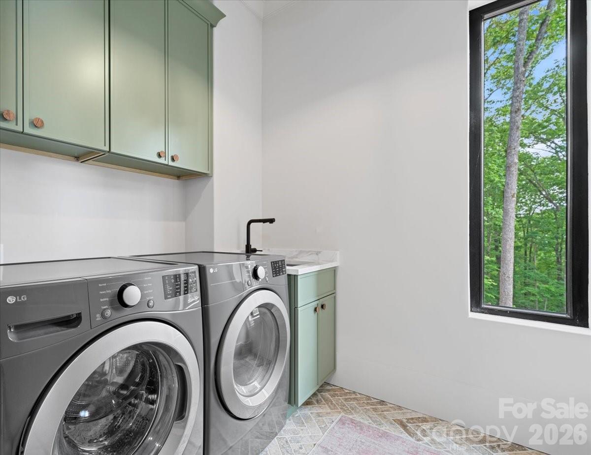 724 Grand Laurel Way — Brasstown