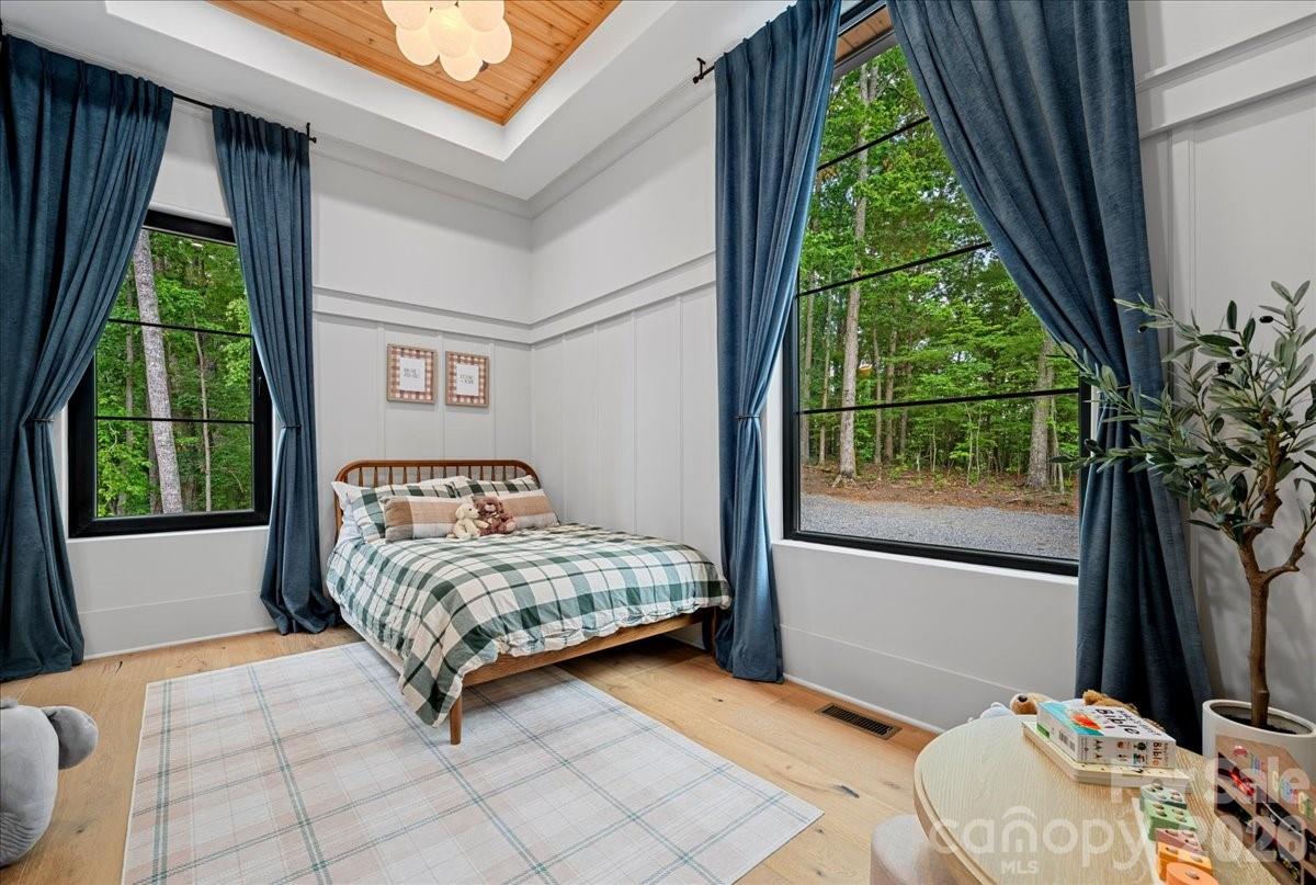 724 Grand Laurel Way — Brasstown