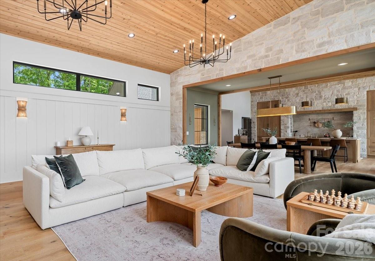 724 Grand Laurel Way — Brasstown