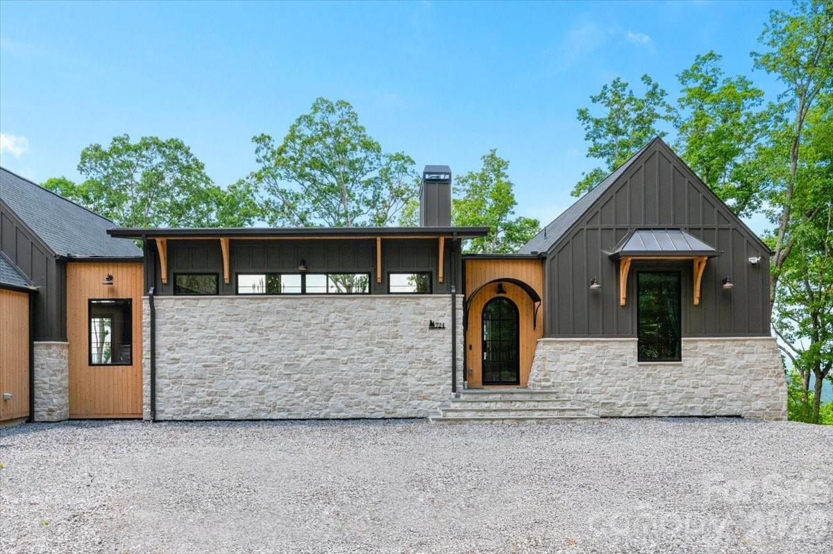 724 Grand Laurel Way — Brasstown
