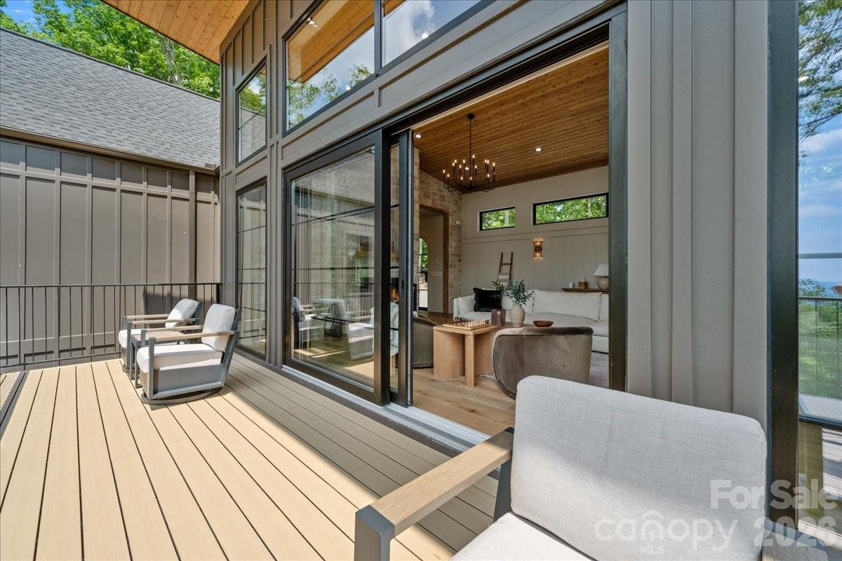 724 Grand Laurel Way — Brasstown