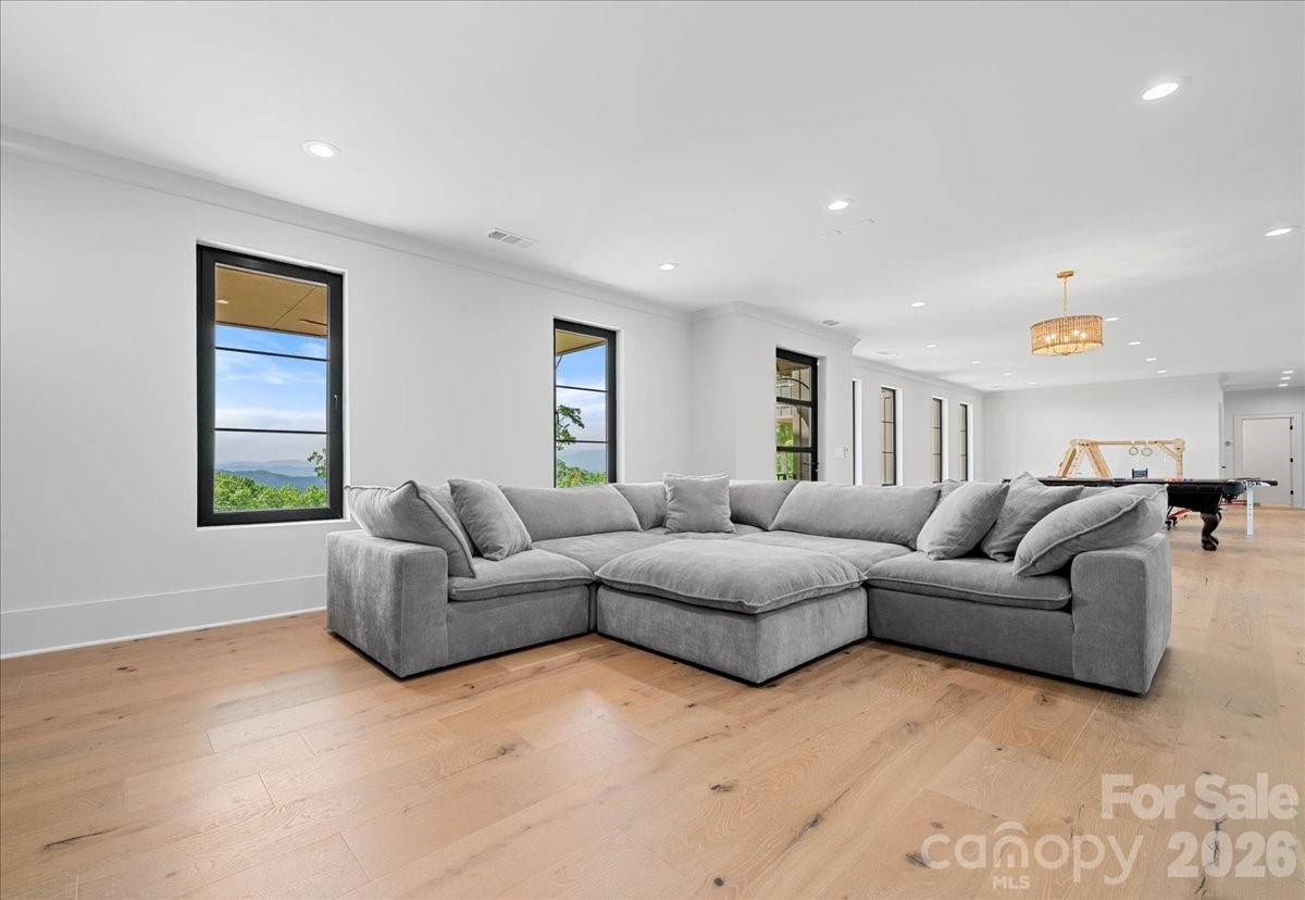 724 Grand Laurel Way — Brasstown