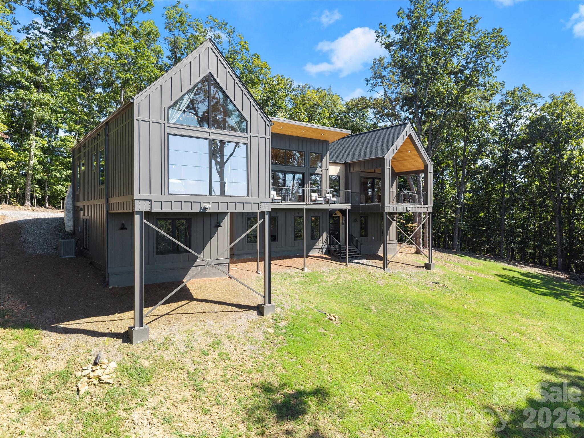 724 Grand Laurel Way — Brasstown