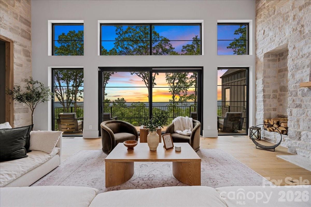 724 Grand Laurel Way — Brasstown
