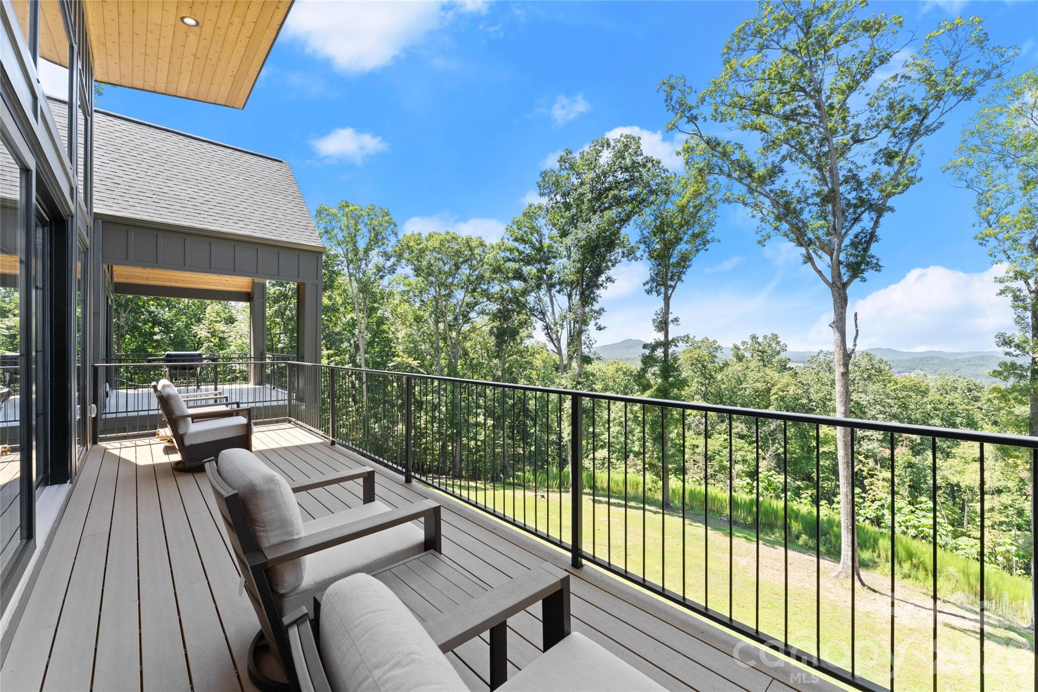 724 Grand Laurel Way — Brasstown