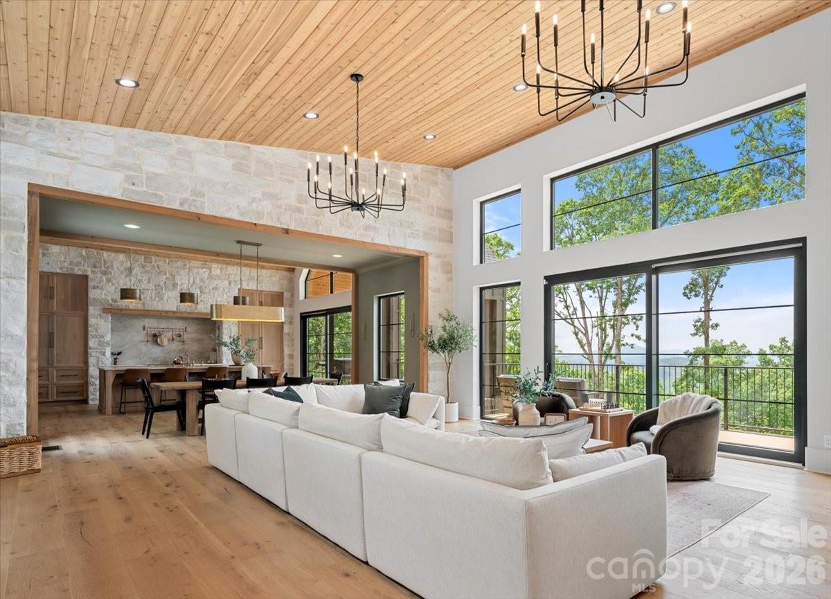 724 Grand Laurel Way — Brasstown