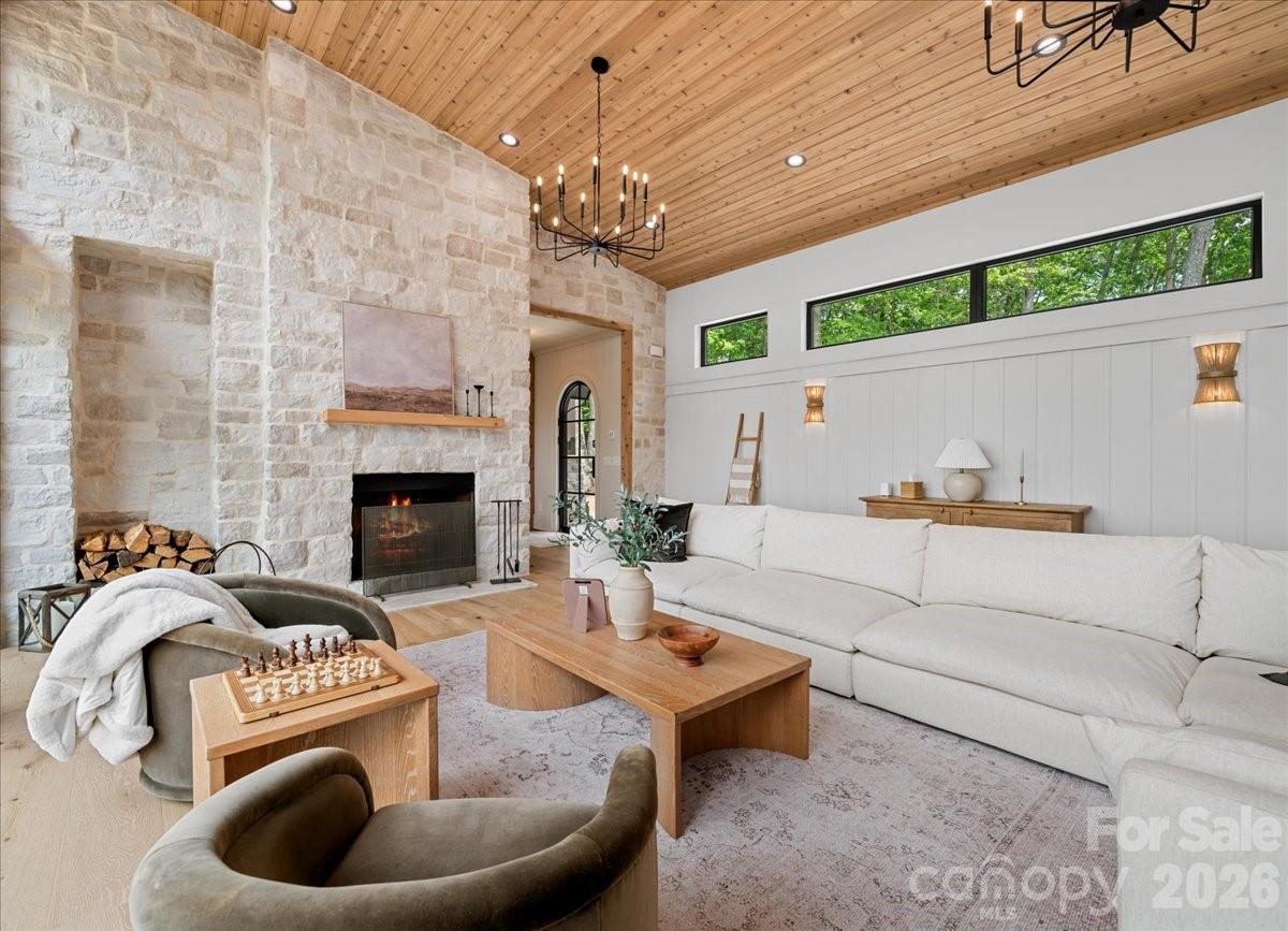 724 Grand Laurel Way — Brasstown