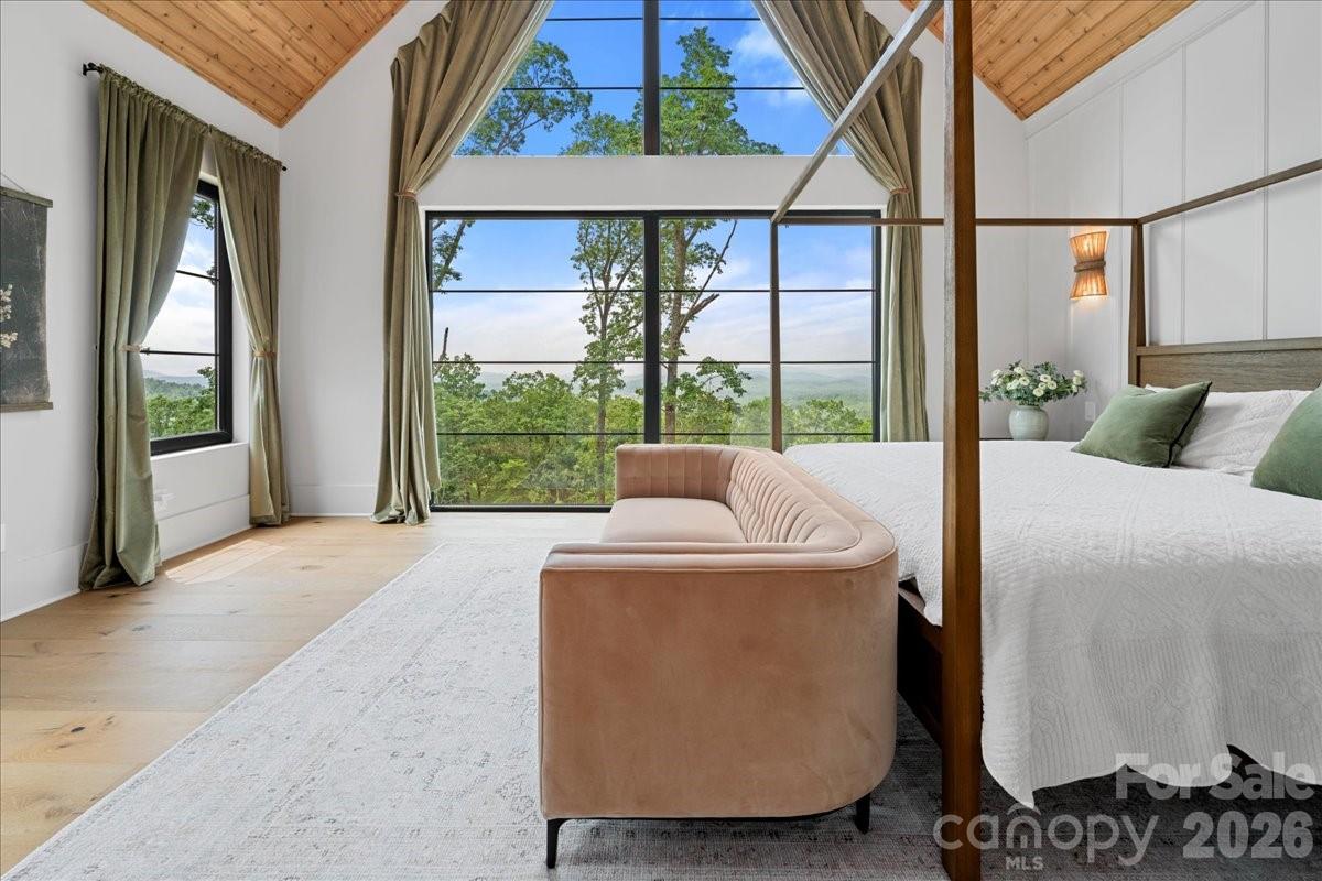 724 Grand Laurel Way — Brasstown