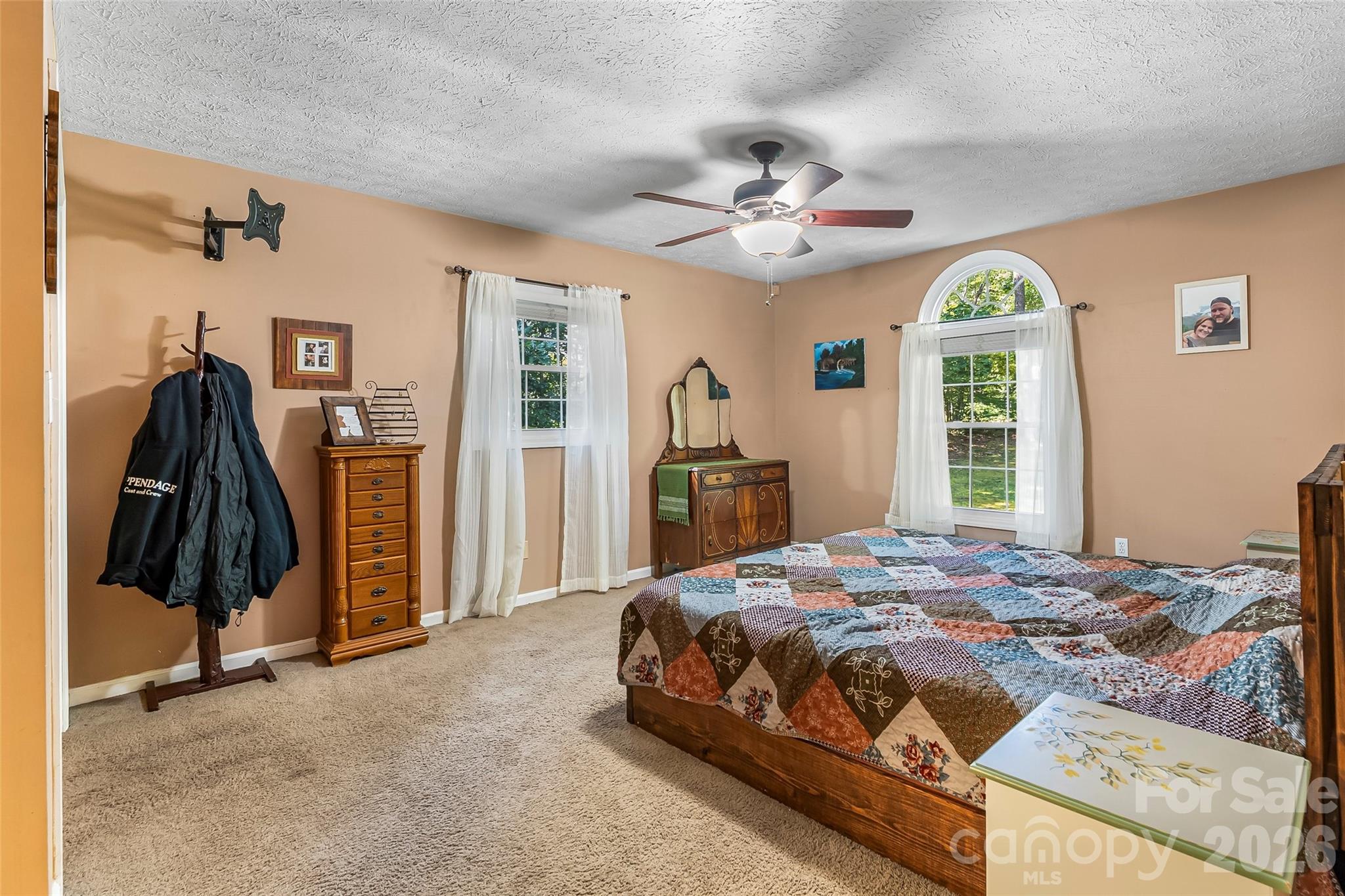 5468 Valley Run Street — Hickory
