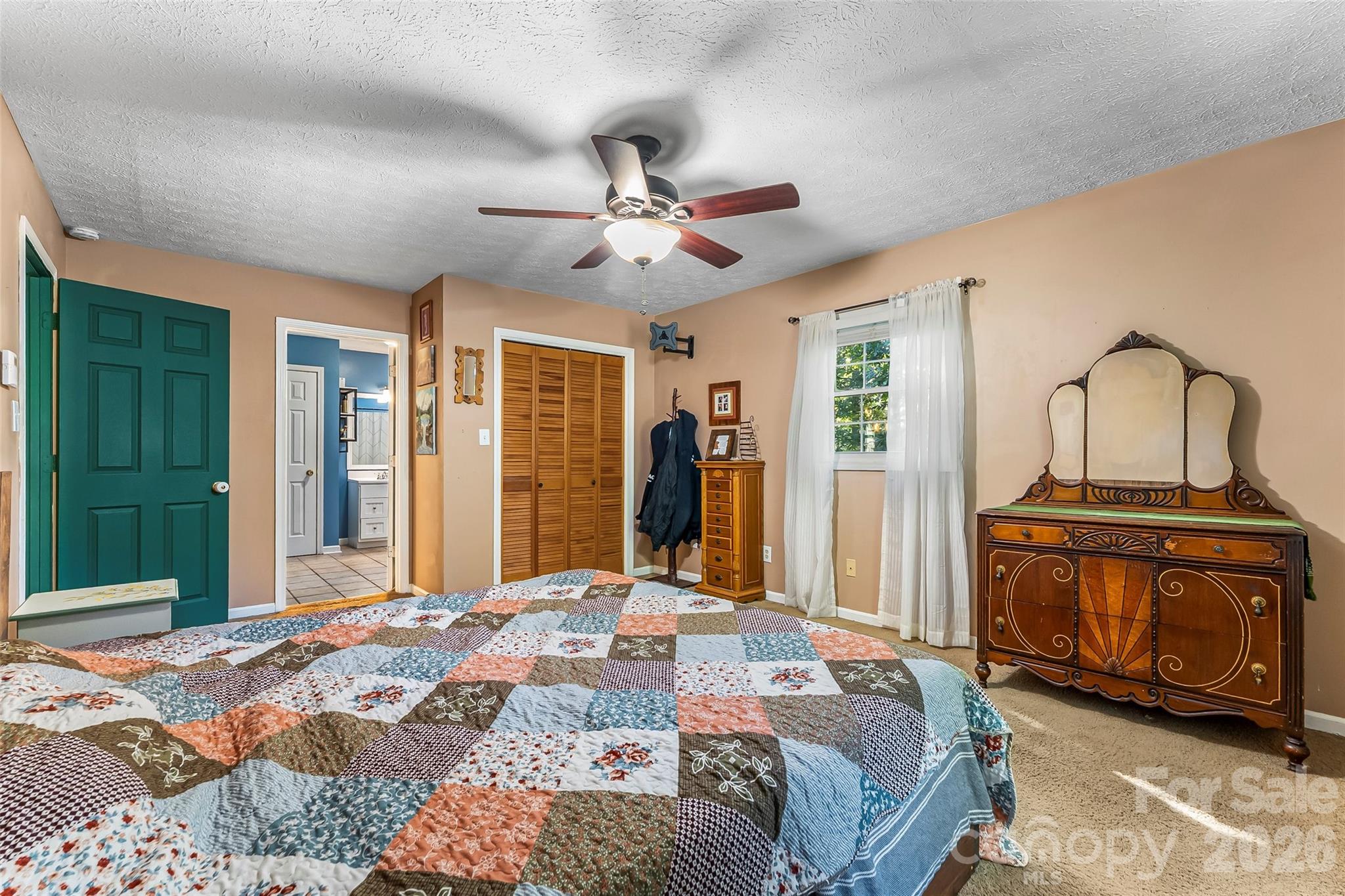5468 Valley Run Street — Hickory