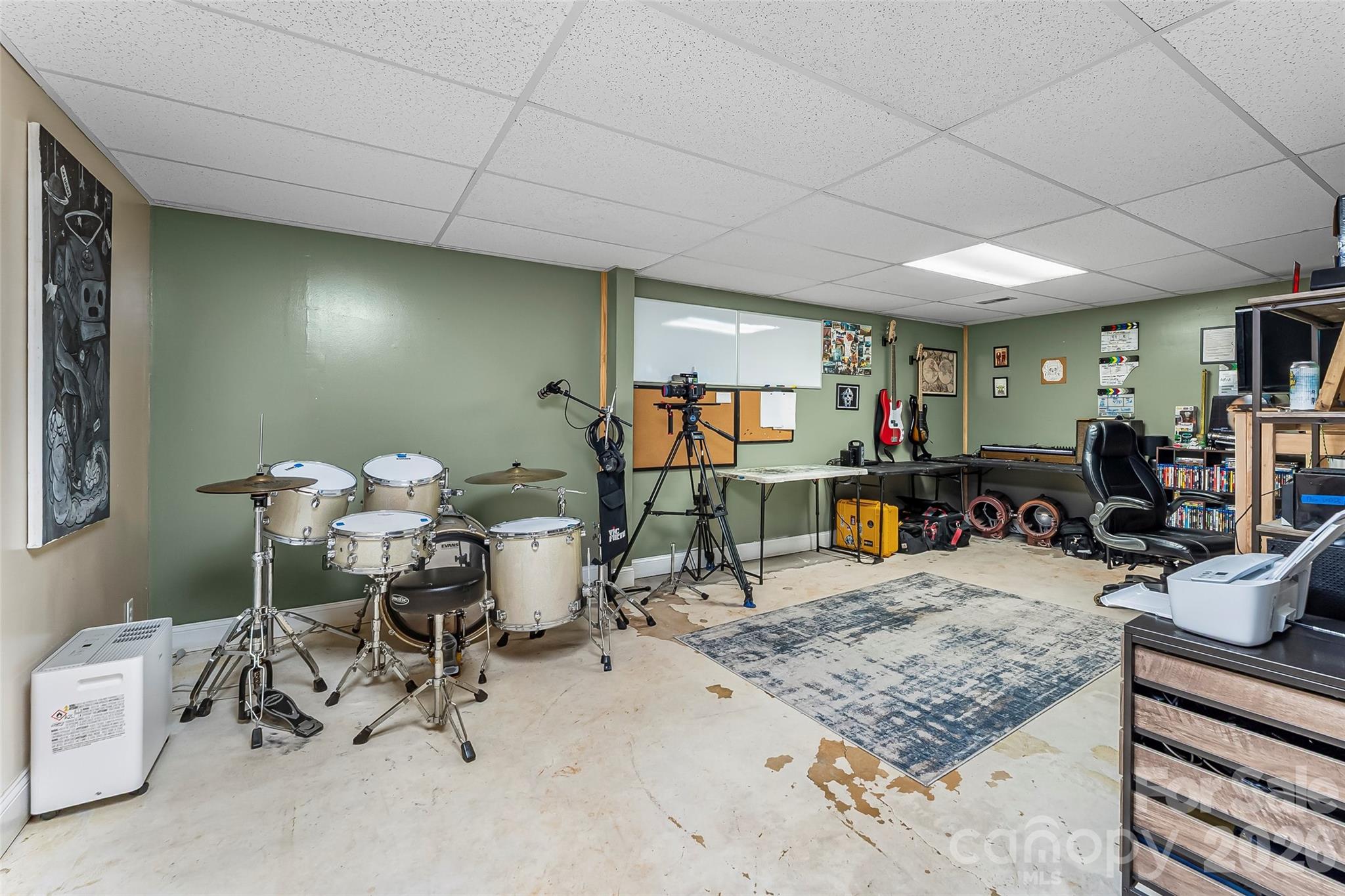 5468 Valley Run Street — Hickory