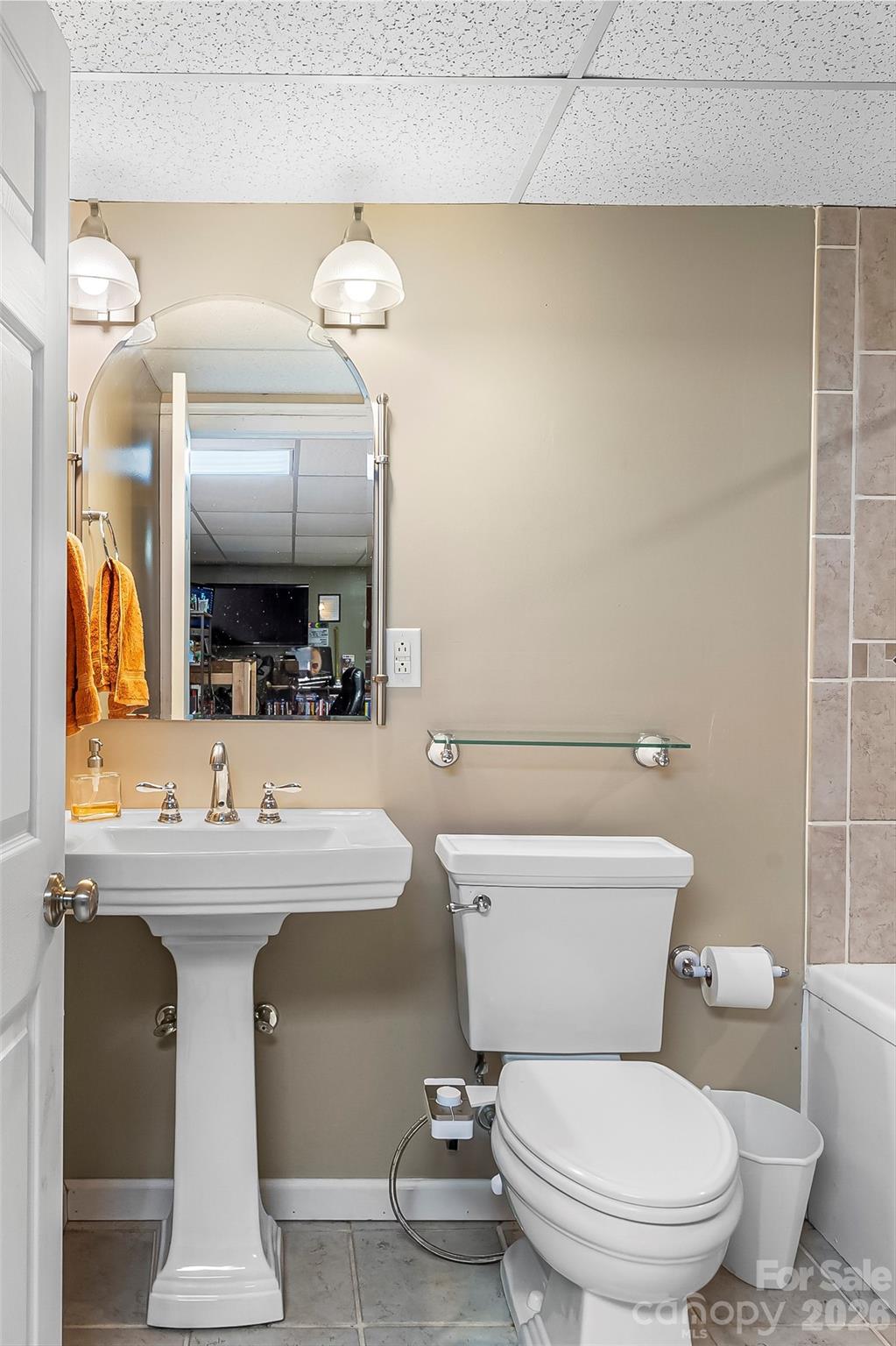 5468 Valley Run Street — Hickory