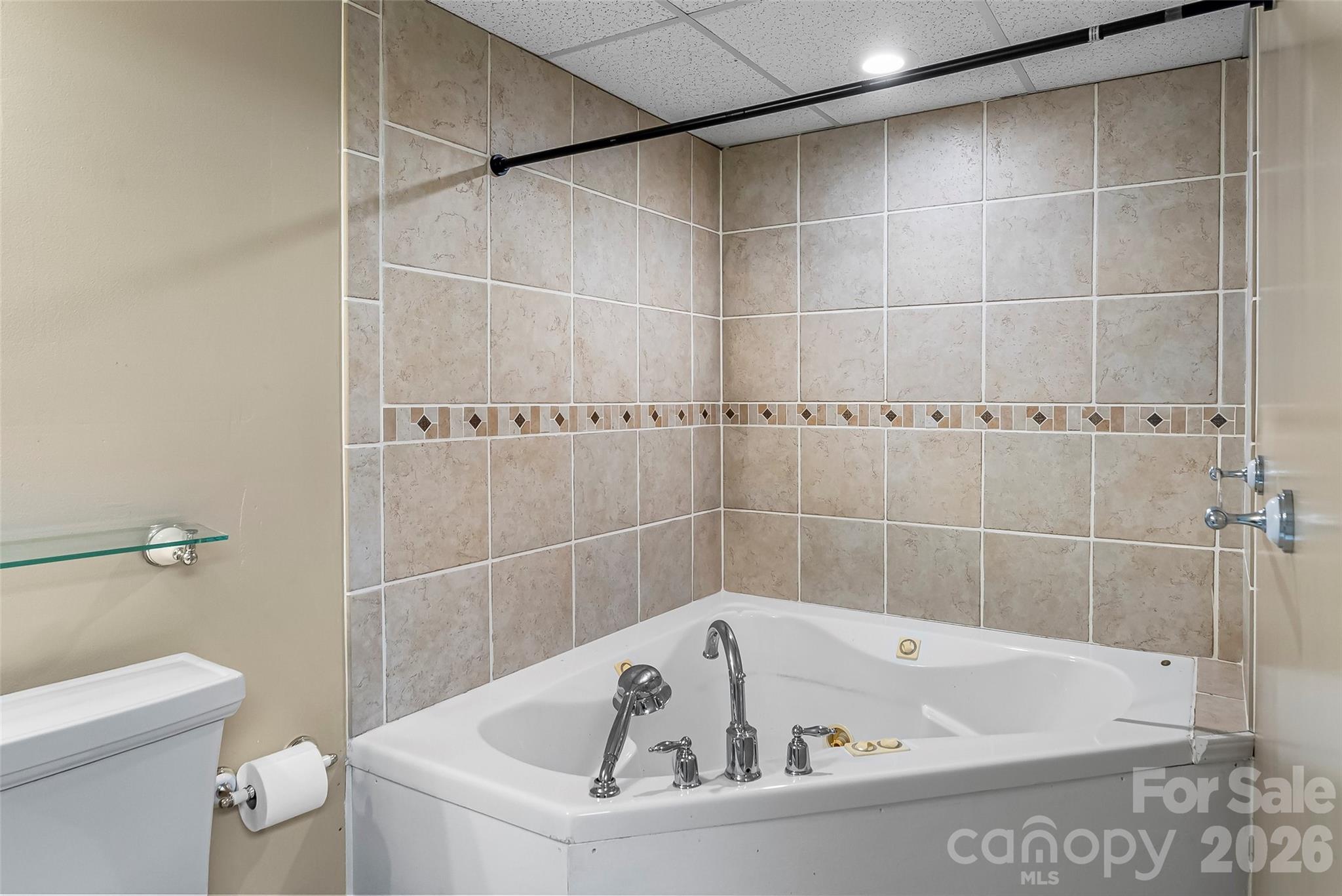 5468 Valley Run Street — Hickory