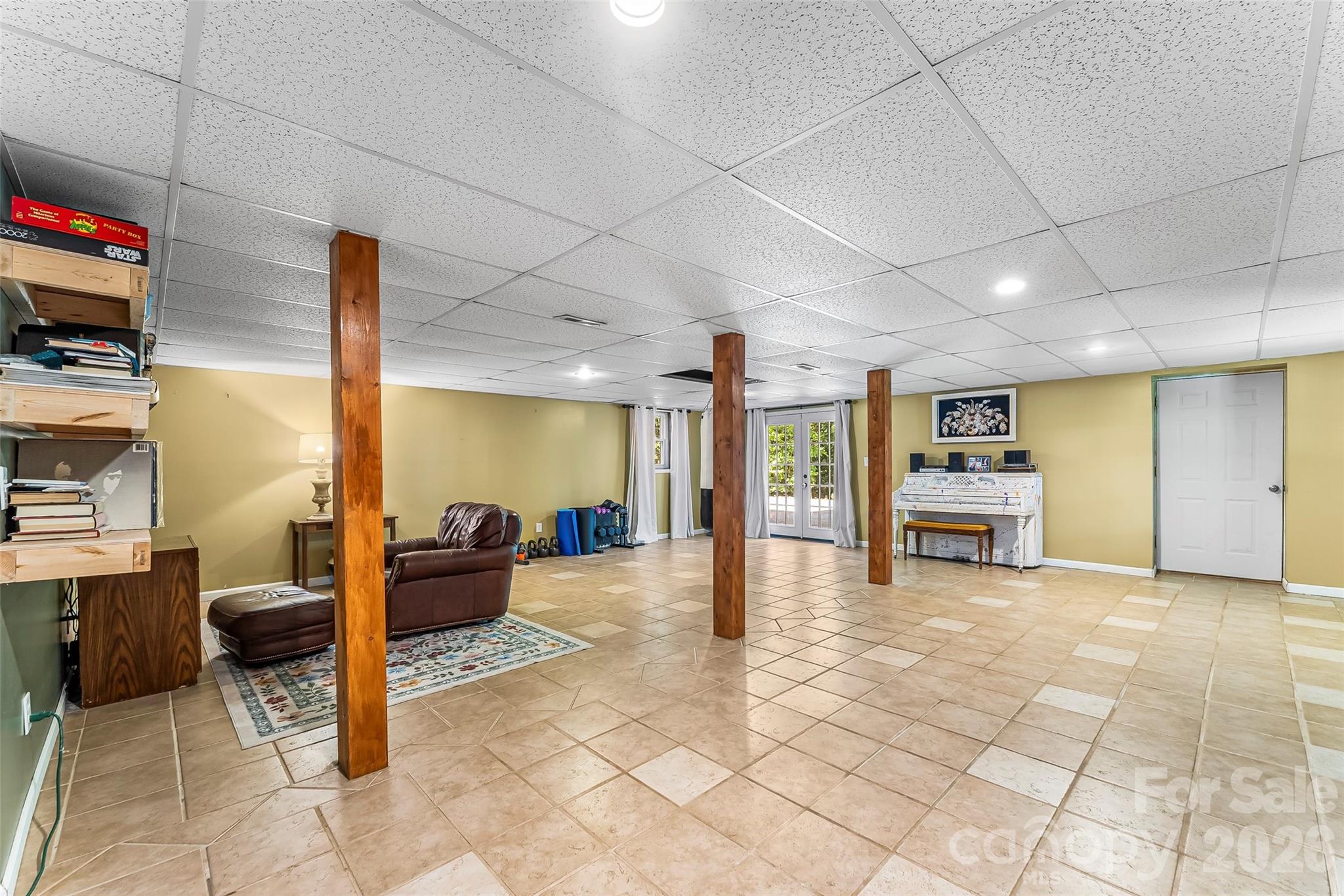 5468 Valley Run Street — Hickory