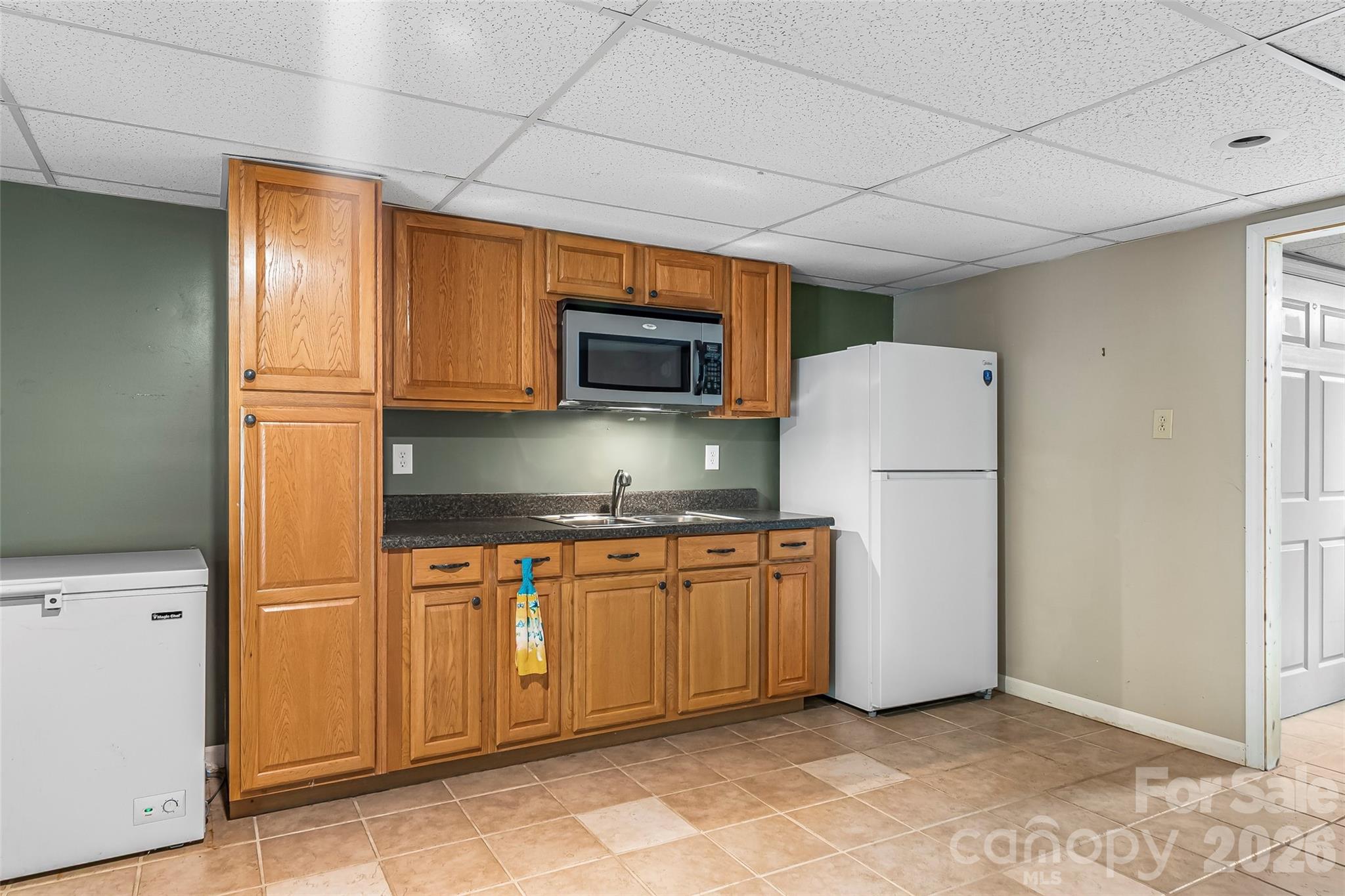 5468 Valley Run Street — Hickory