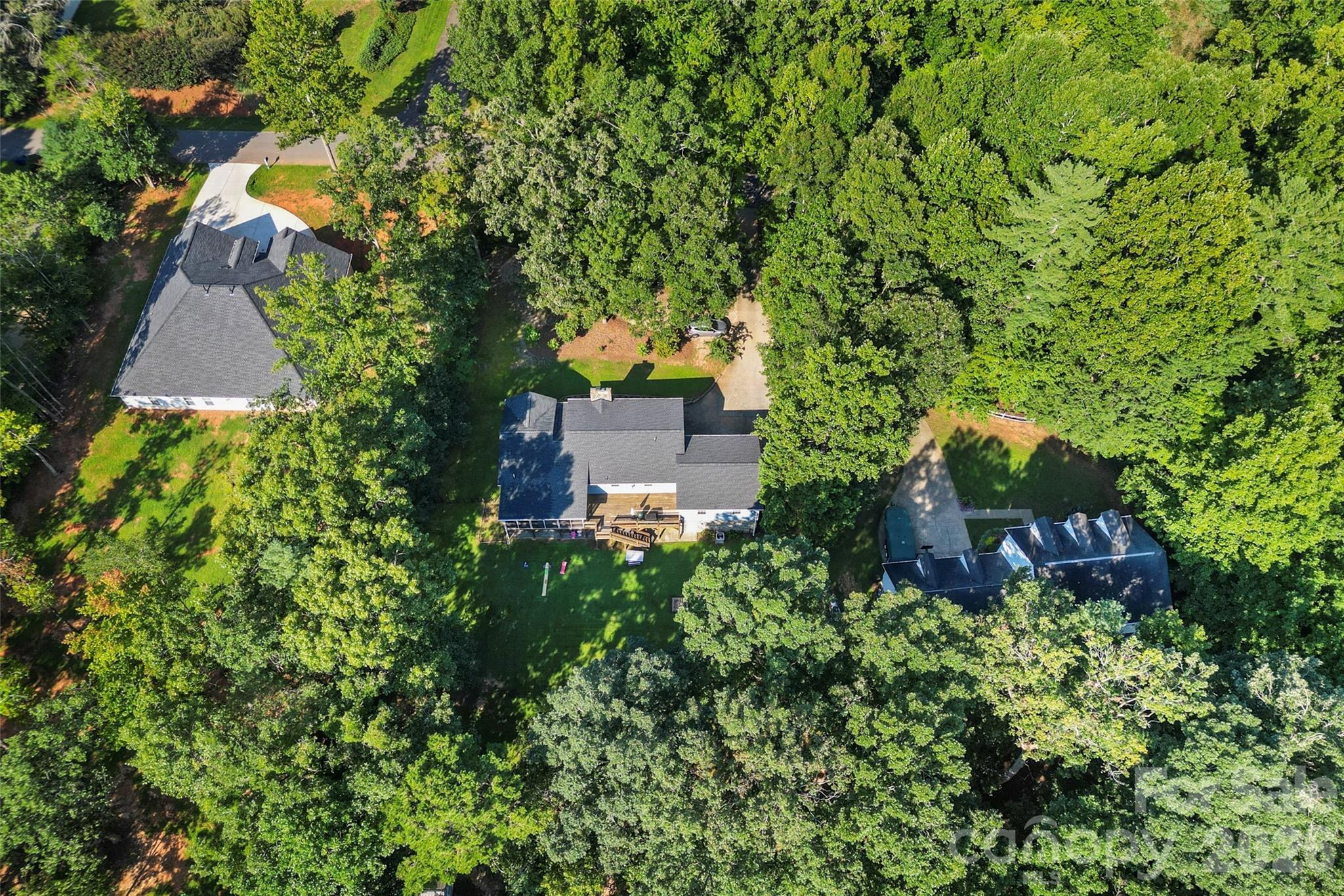 5468 Valley Run Street — Hickory