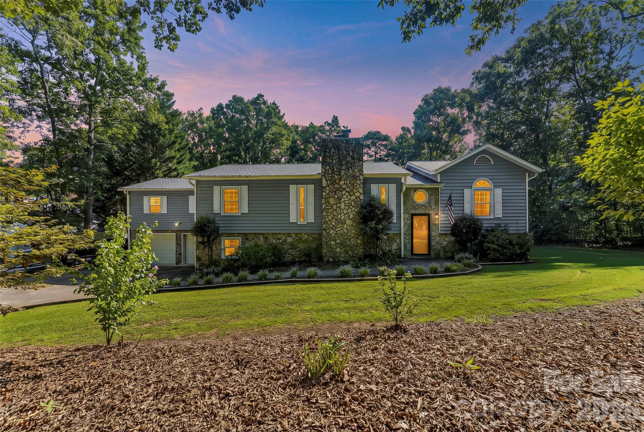 5468 Valley Run Street — Hickory