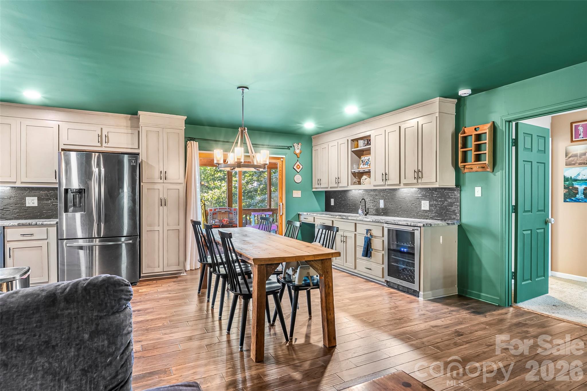 5468 Valley Run Street — Hickory