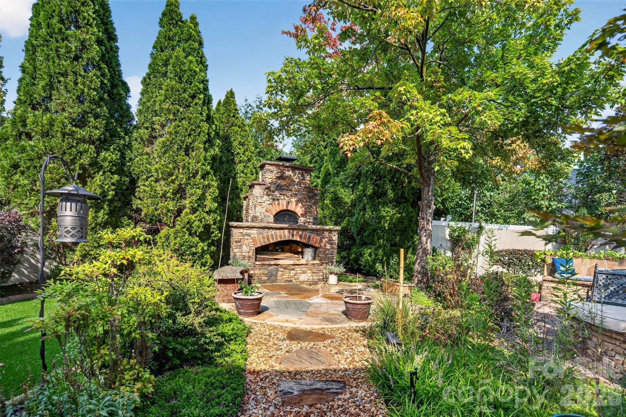 12823 Forrester Avenue — Huntersville